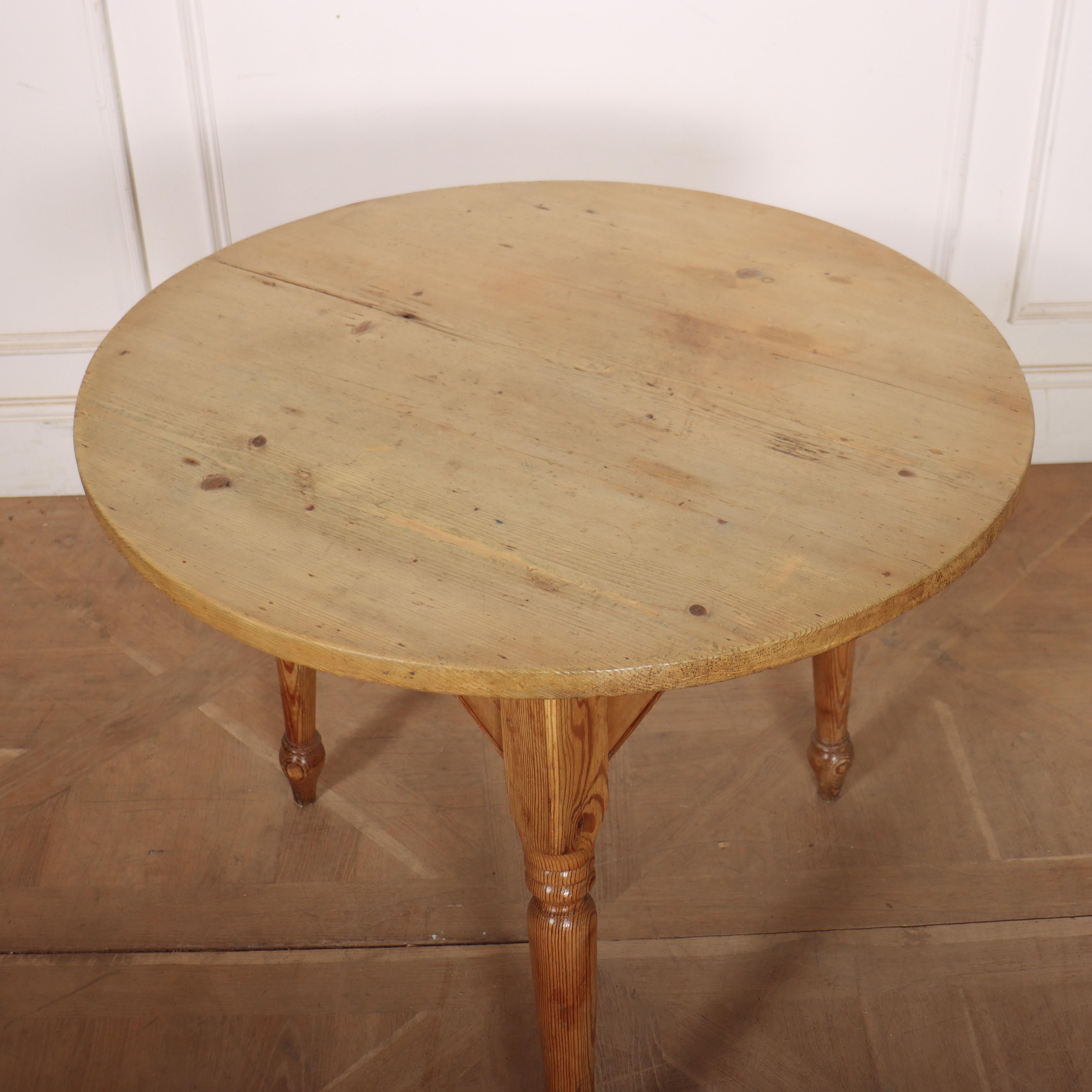 Anglais 19th Century English Cricket Table en vente
