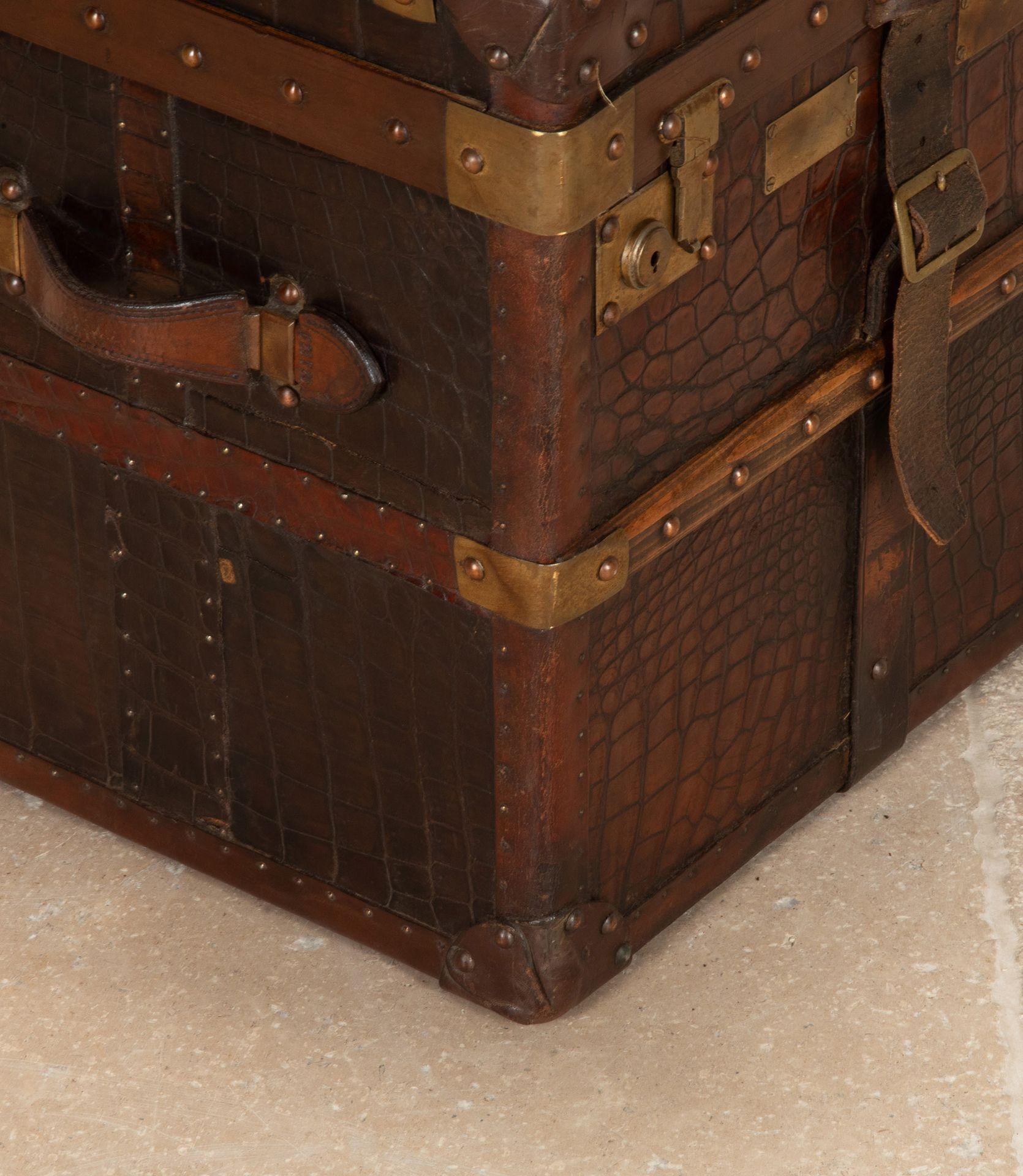 19th Century English Crocodile Pressed Leather Trunk For Sale 4