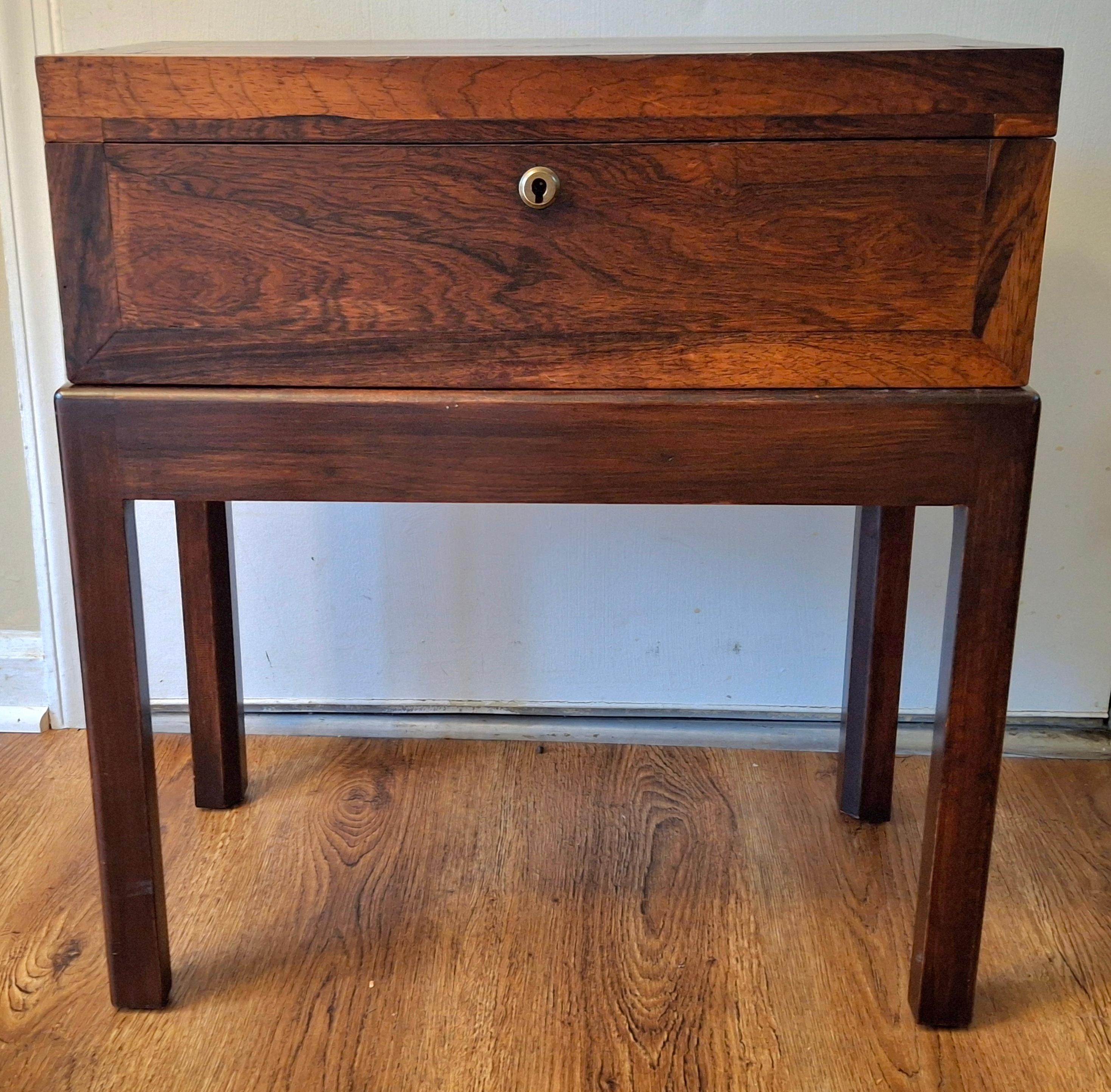 Unknown 19th Century English Crossbanded Rosewood Lap Desk Travel Desk on Stand For Sale
