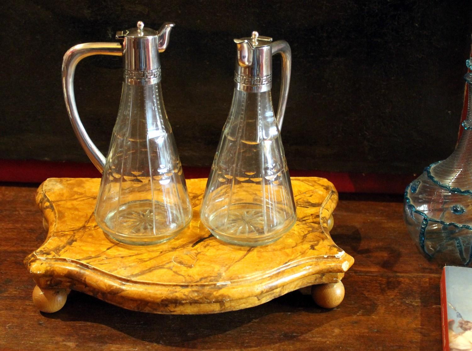 19th Century English Cut Glass and Sterling Silver Oil and Vinegar Cruet Set In Good Condition For Sale In Firenze, IT