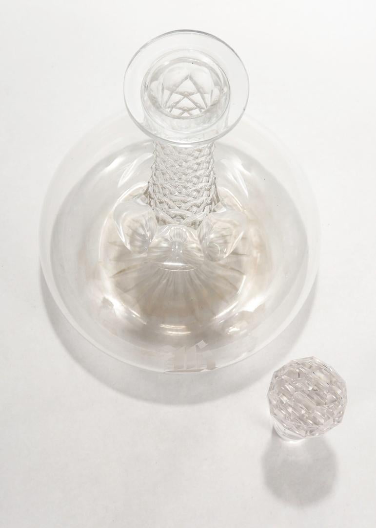 Englische Karaffen aus geschliffenem Glas des 19. Jahrhunderts mit länglichem Hals im Angebot 2