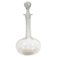 Decanter in vetro tagliato inglese del XIX secolo con collo allungato