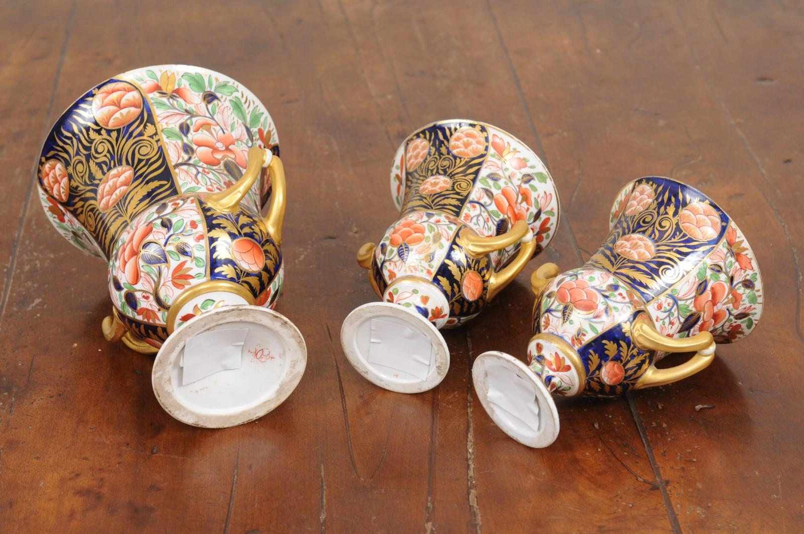 19th Century English Derby Garniture in Triple Pattern, ca. 1830 For Sale 4