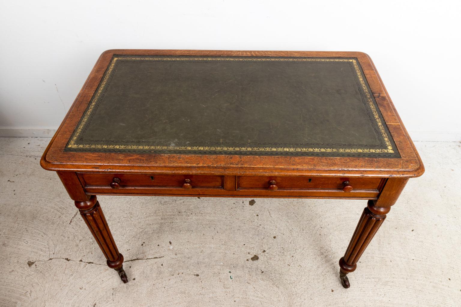 19th Century English Desk In Good Condition In Stamford, CT