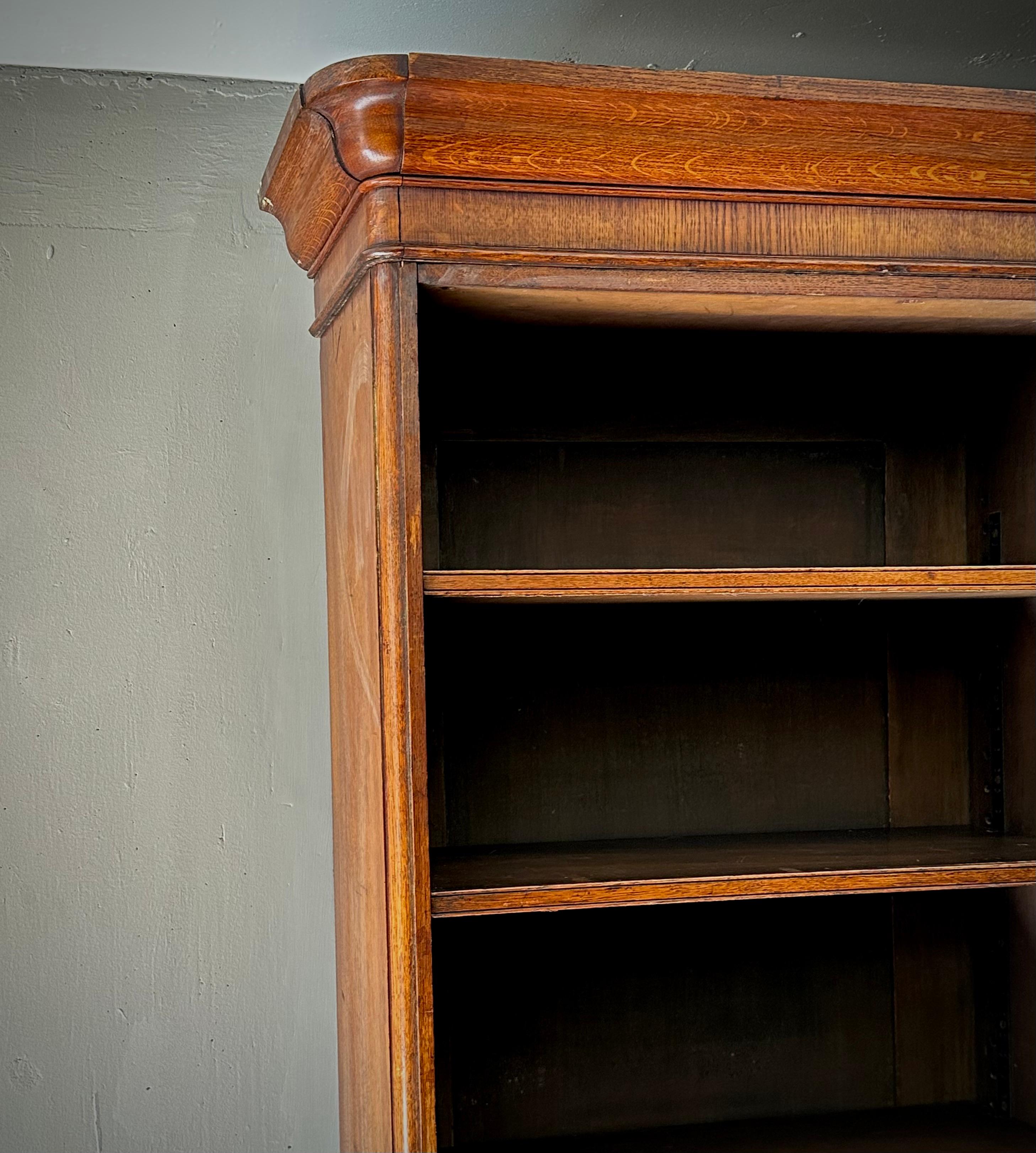 19th Century English Display Bookcase In Good Condition For Sale In Los Angeles, CA