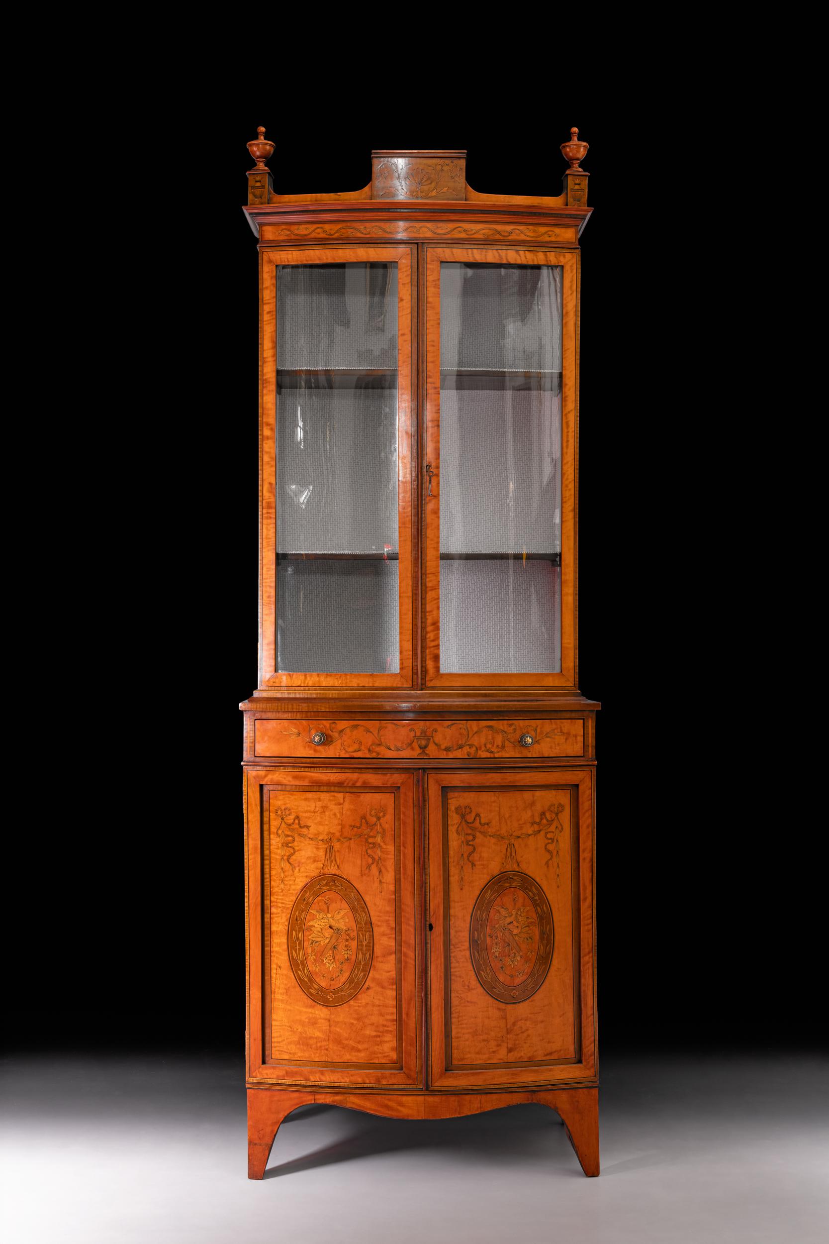 Edwardian 19th Century English Display Cabinet Attributed To Edwards & Roberts Of London For Sale