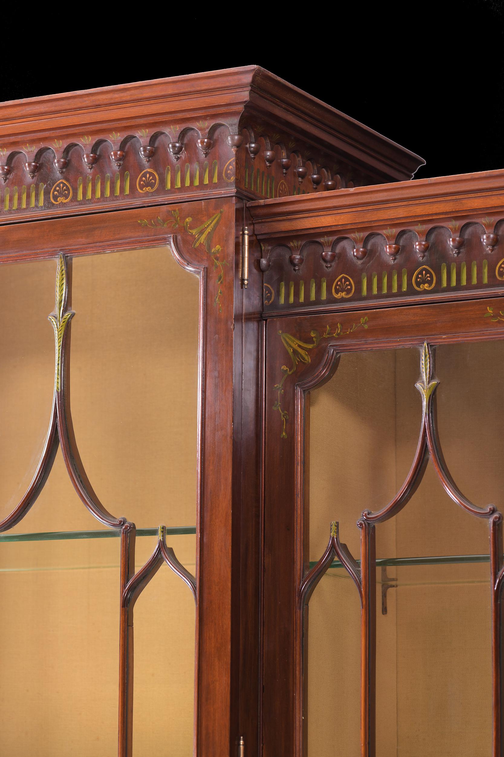 19th Century English Display Cabinet in the Neo-Classical Style In Good Condition For Sale In Dublin, IE