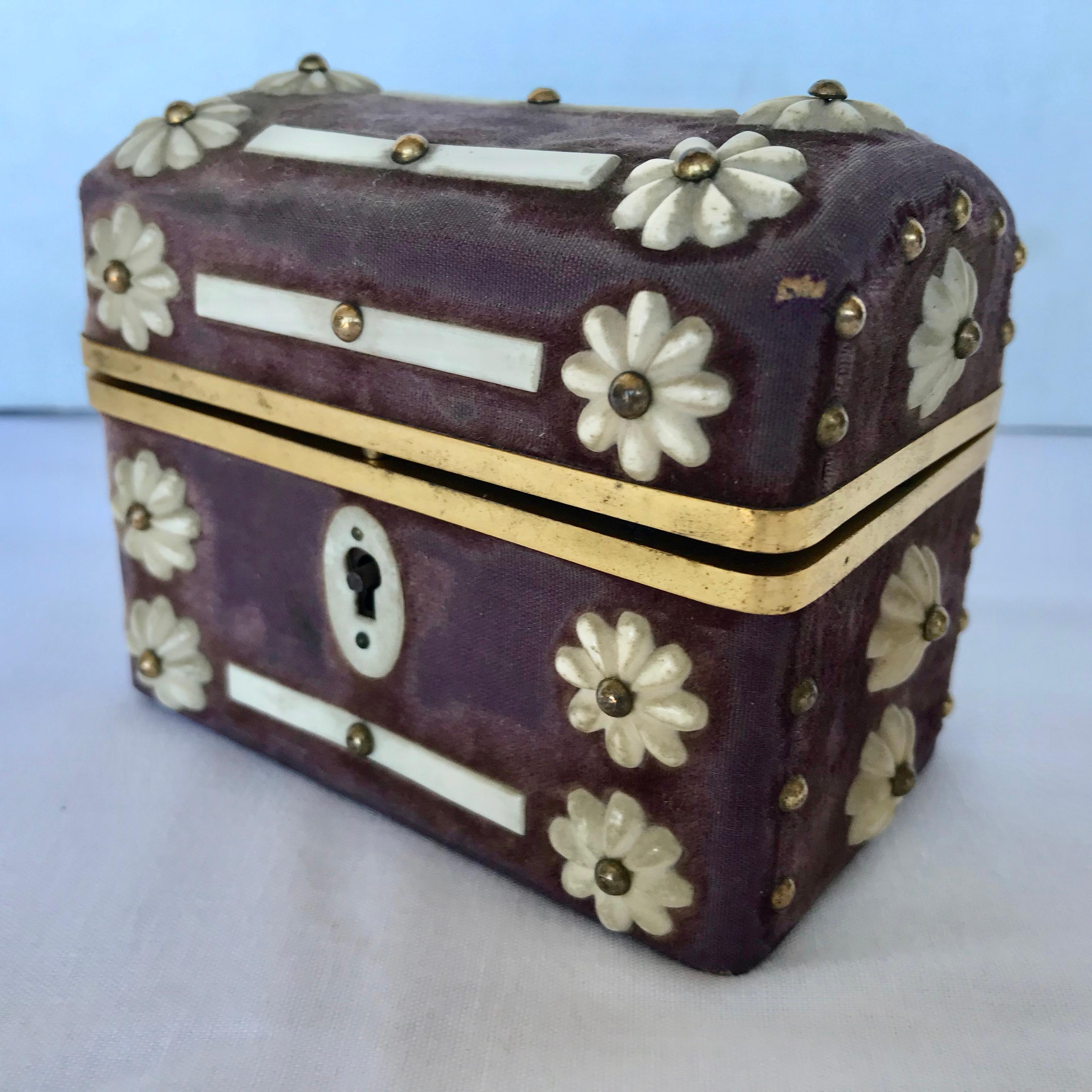 19th Century English Dore' Mounted Travel Casket with 2 Scent Bottles In Good Condition In West Palm Beach, FL