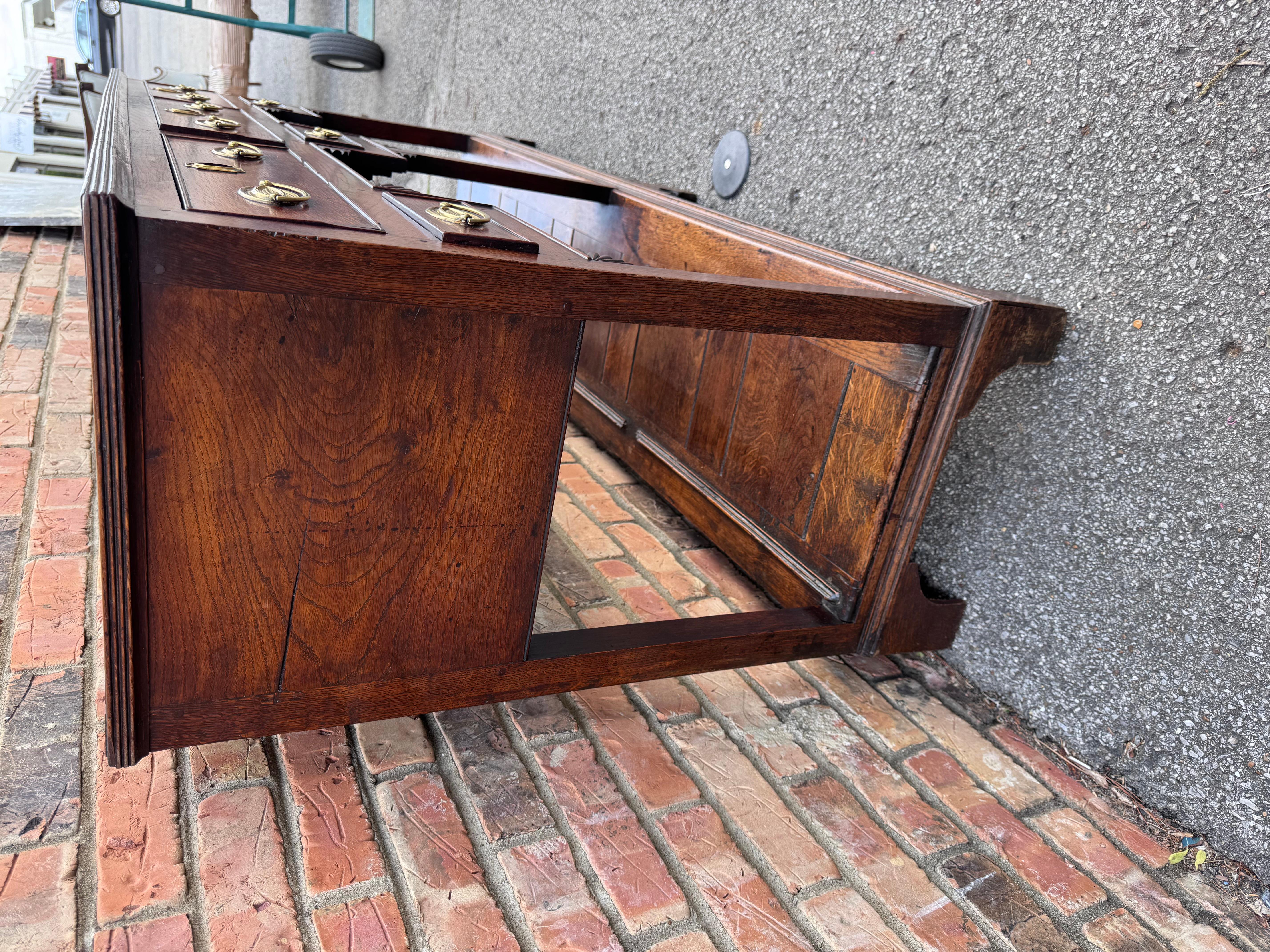 Base de cómoda inglesa del siglo XIX en venta 4