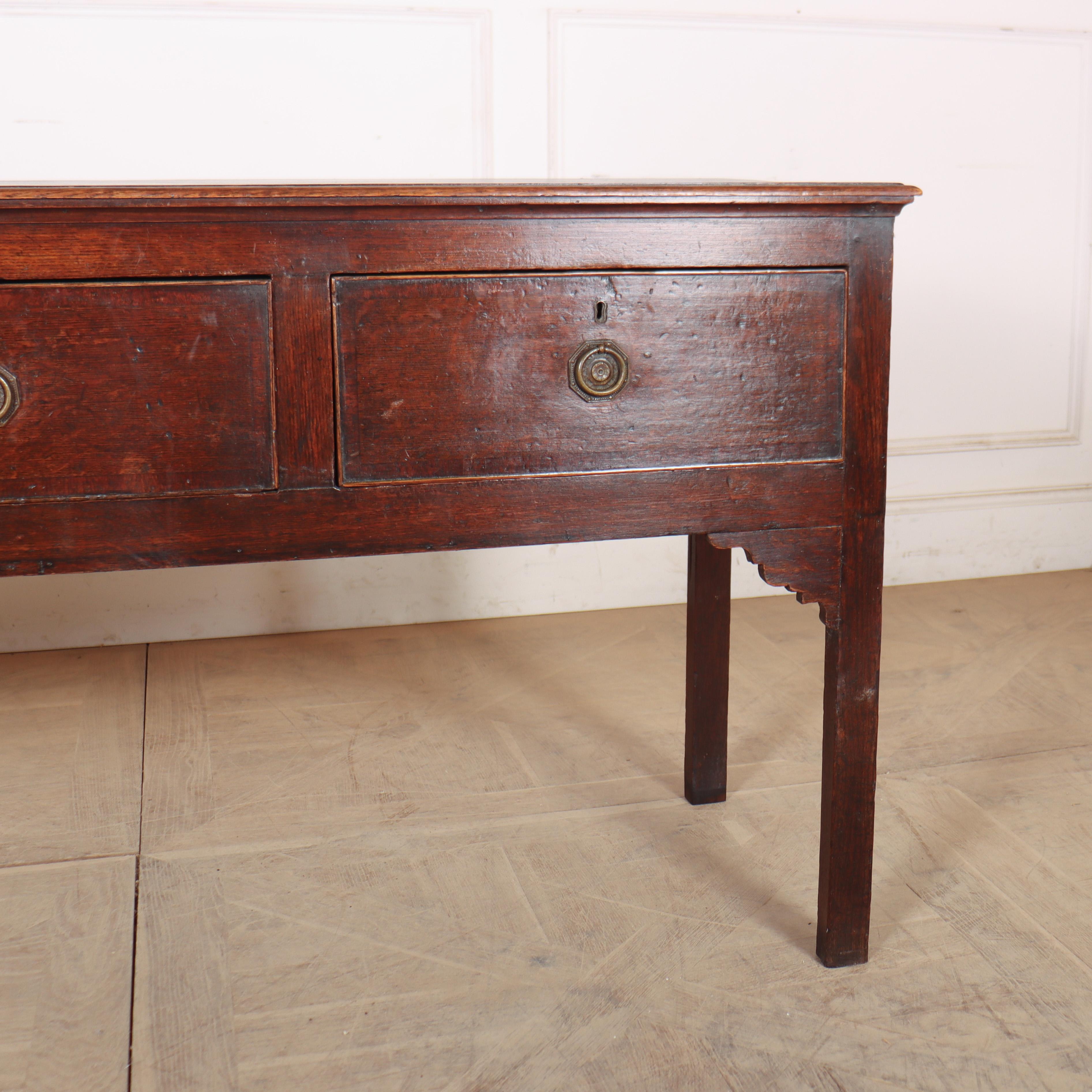 Anglais 19th Century English Dresser Base en vente