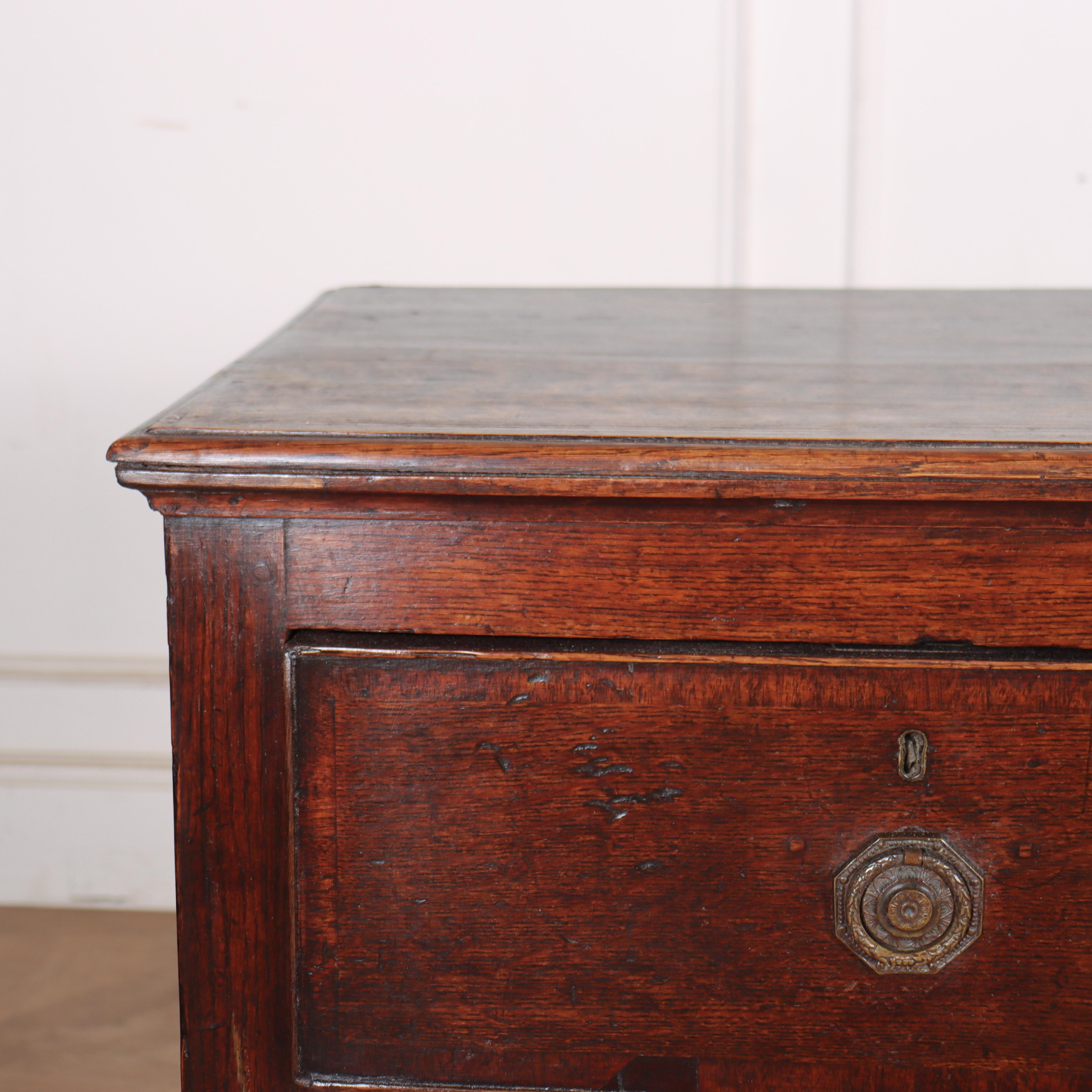 XIXe siècle 19th Century English Dresser Base en vente