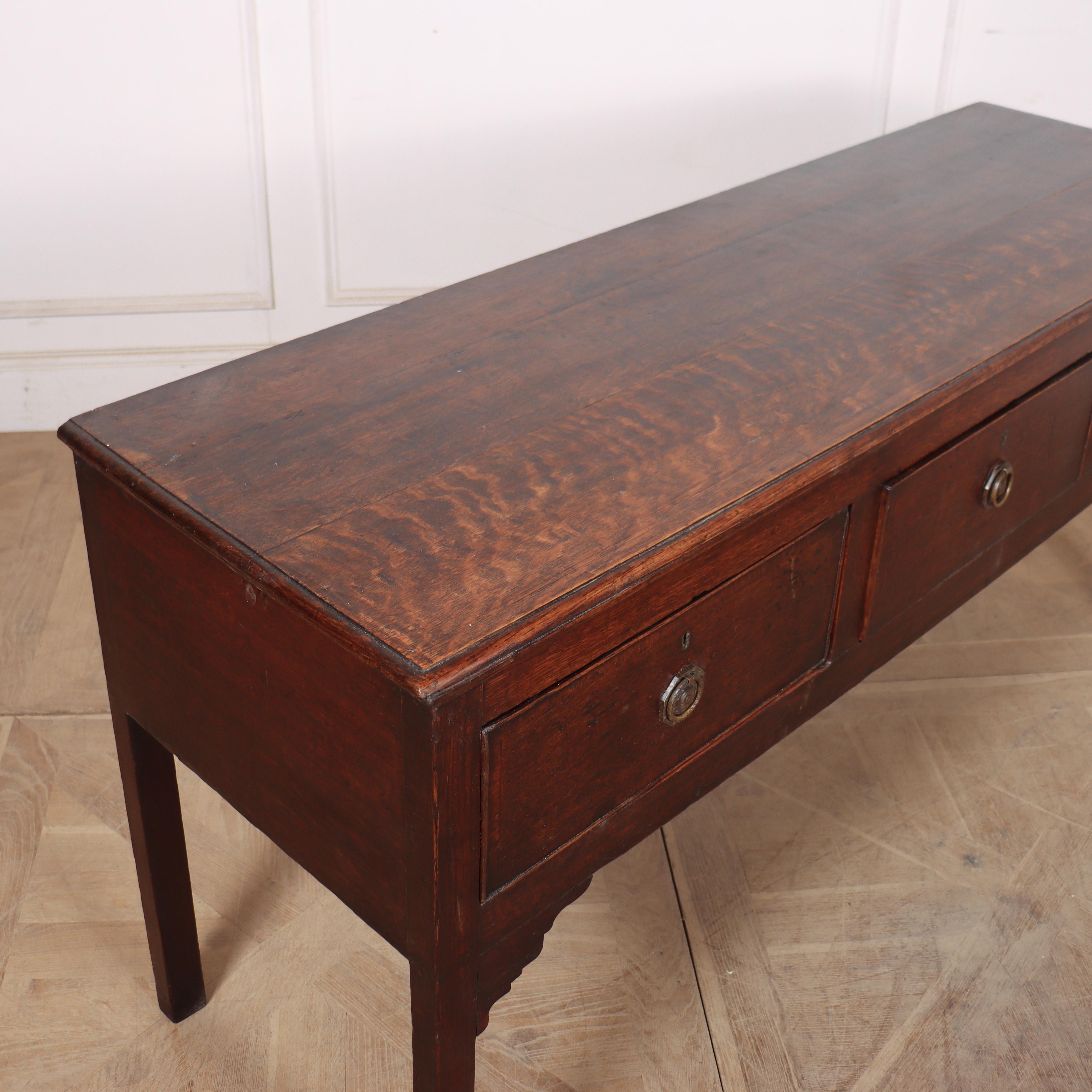 19th Century English Dresser Base en vente 1