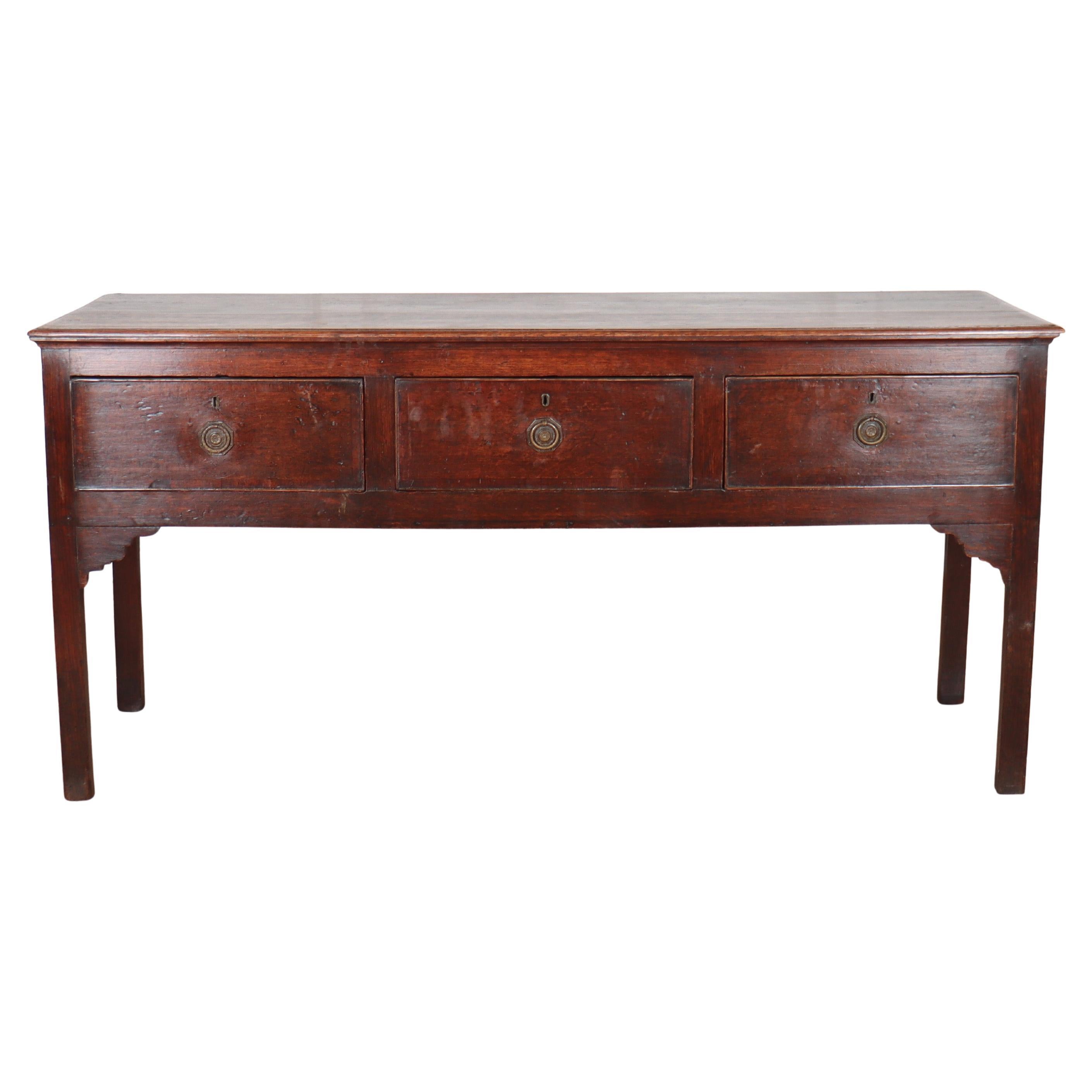 19th Century English Dresser Base en vente