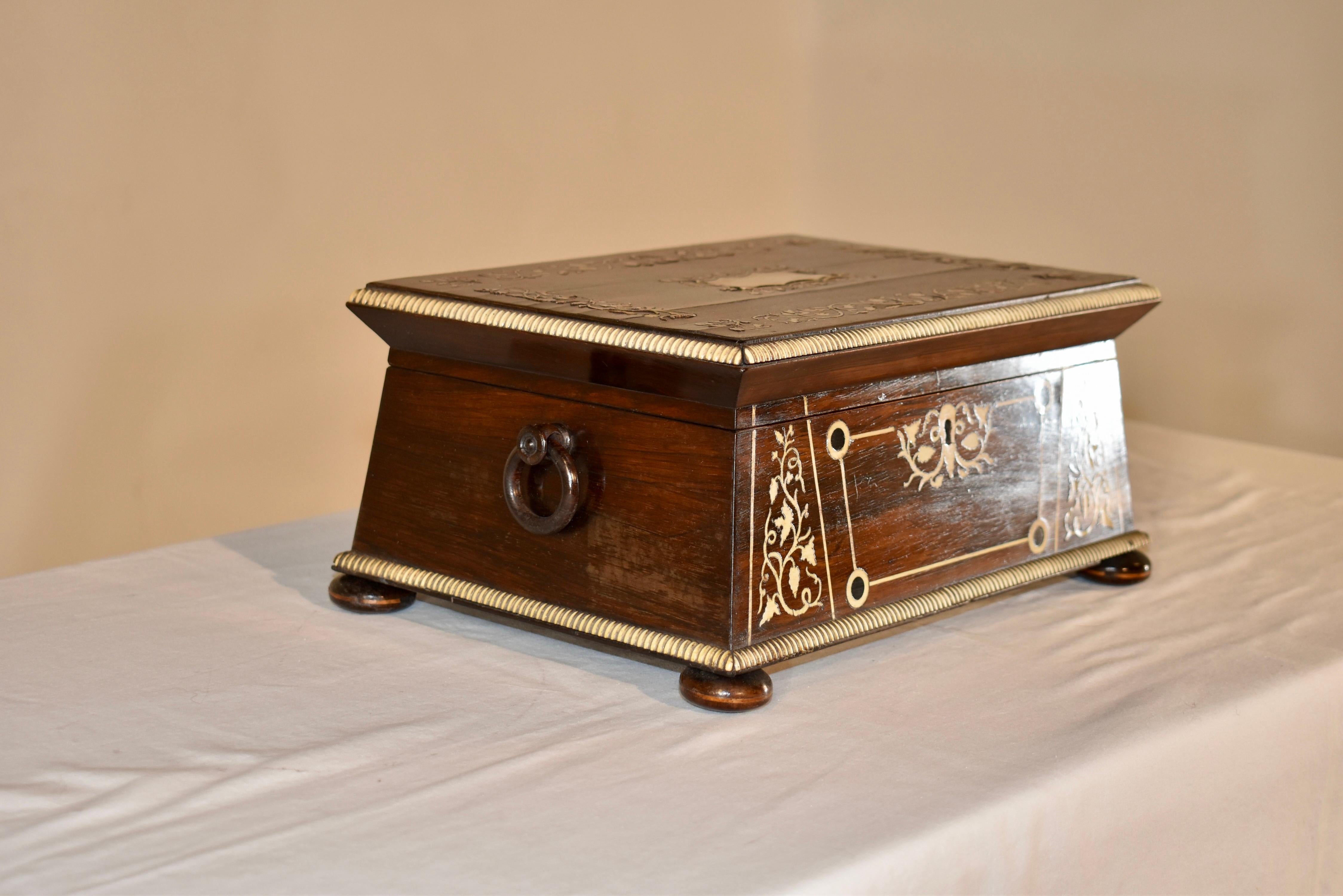 19th Century English Dresser Box In Good Condition For Sale In High Point, NC