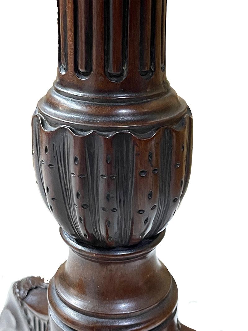 Table d'appoint en forme de carafe, boisson anglaise du 19e siècle en vente 2