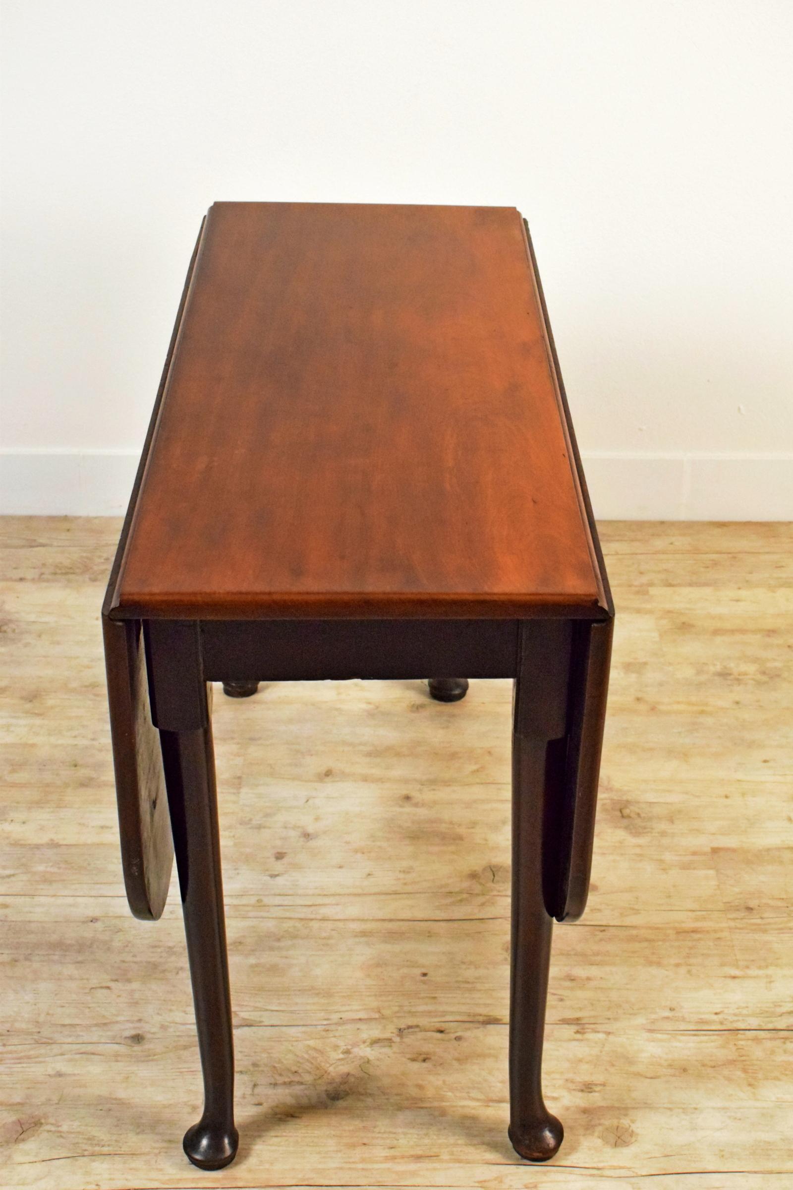 19th Century English Drop-Leaf Wood Table For Sale 1