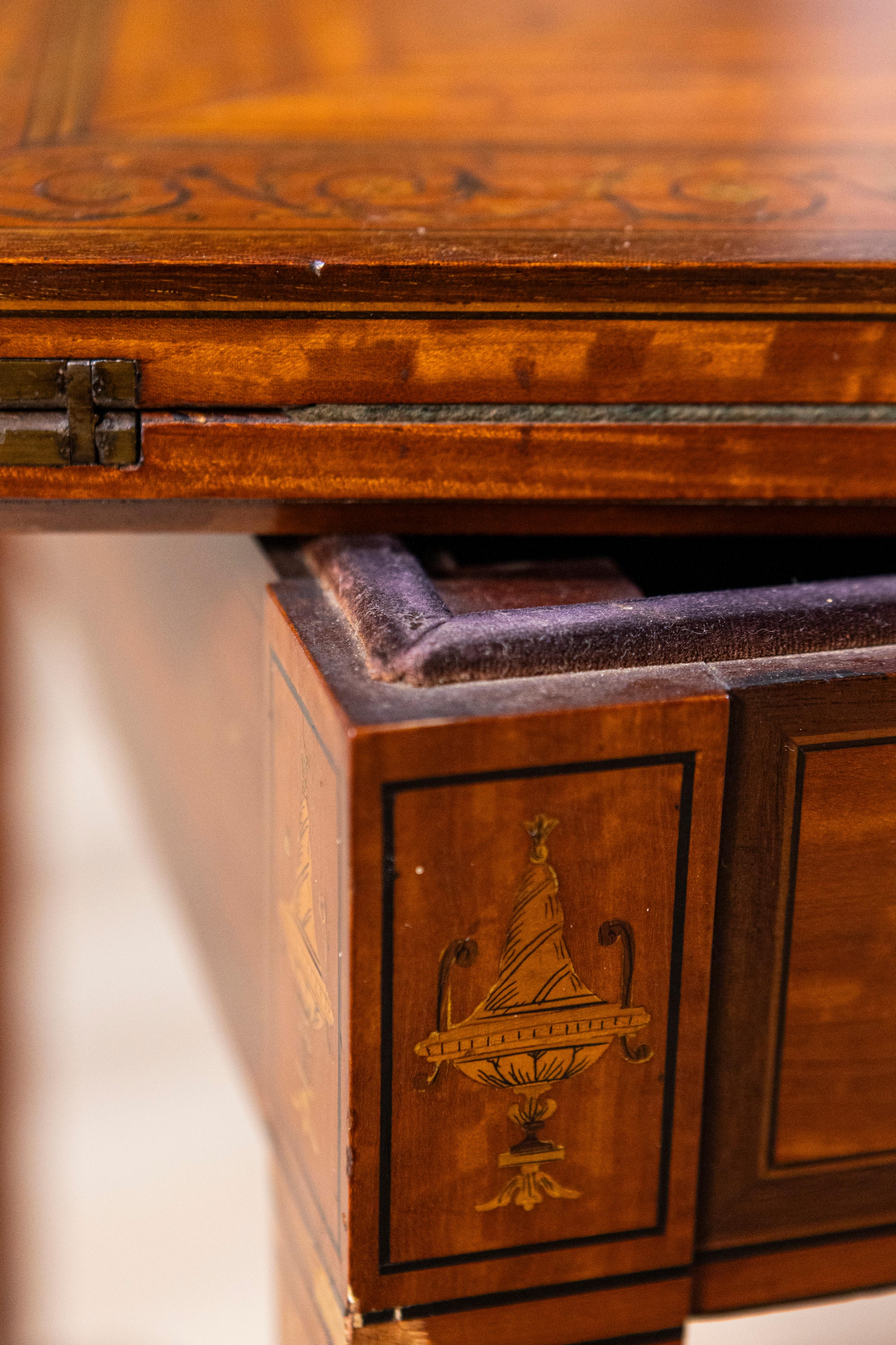 Table de jeu édouardienne anglaise du 19ème siècle en vente 9