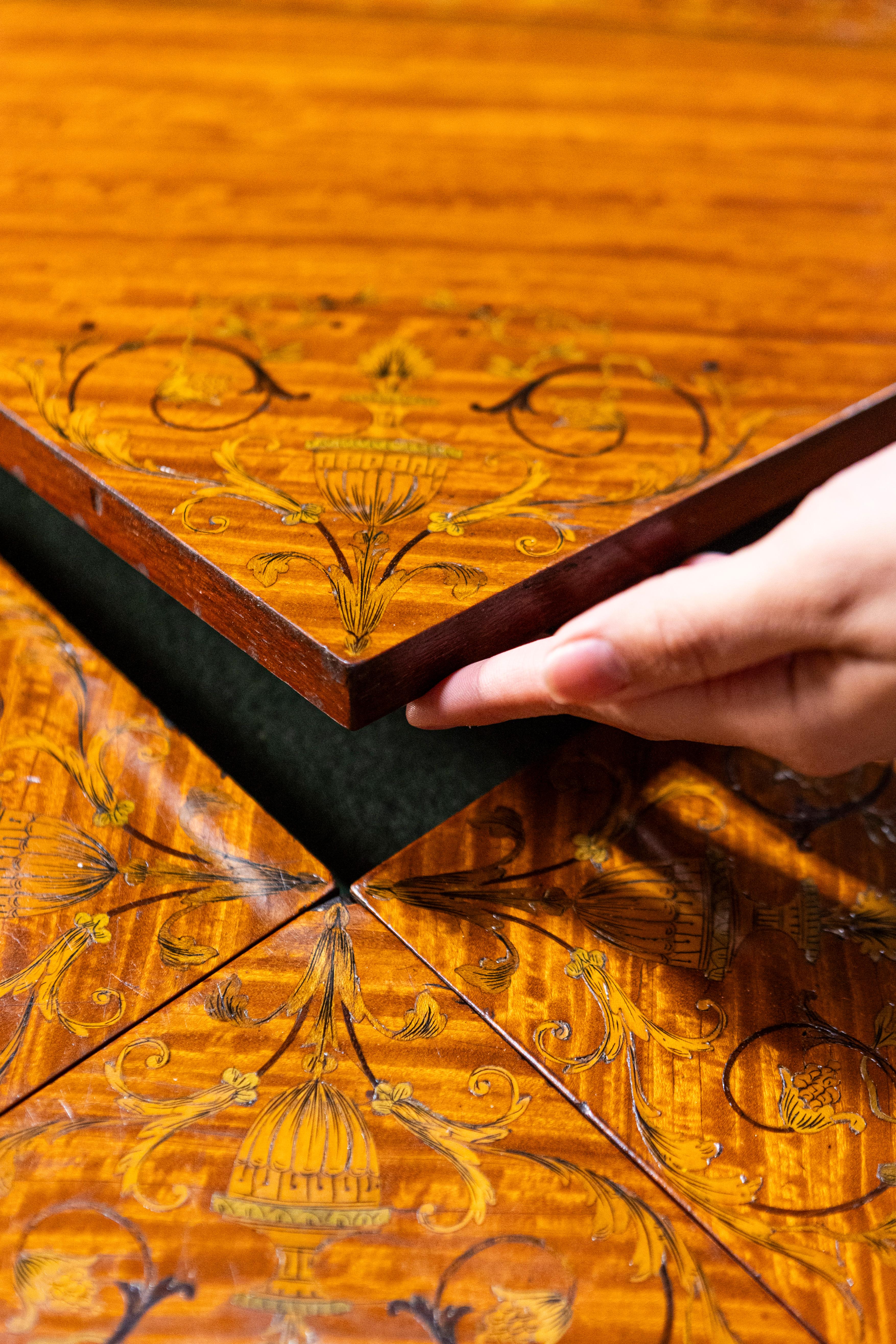 Marqueterie Table de jeu édouardienne anglaise du 19ème siècle en vente