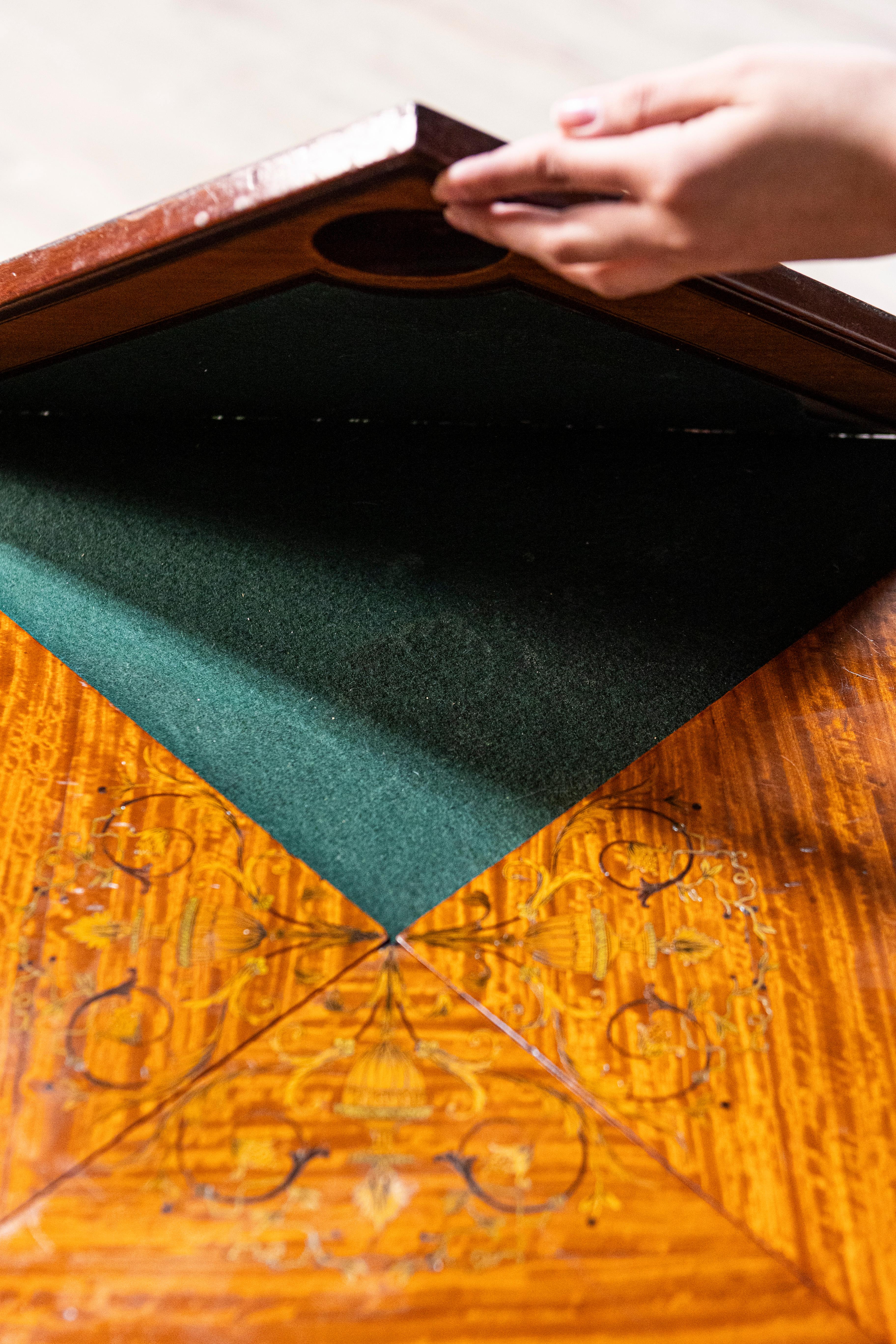 Table de jeu édouardienne anglaise du 19ème siècle Bon état - En vente à Atlanta, GA
