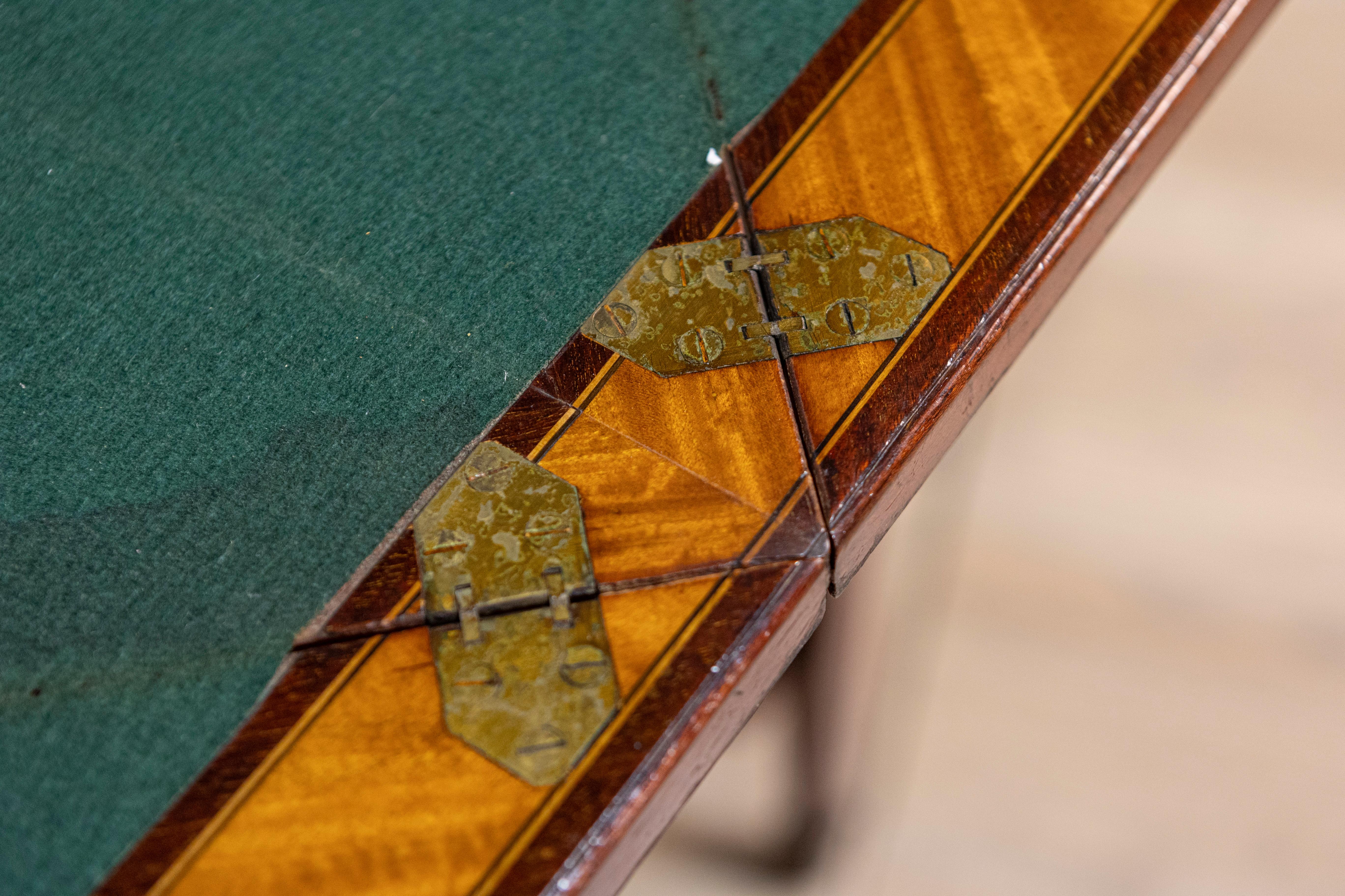 Table de jeu édouardienne anglaise du 19ème siècle en vente 2