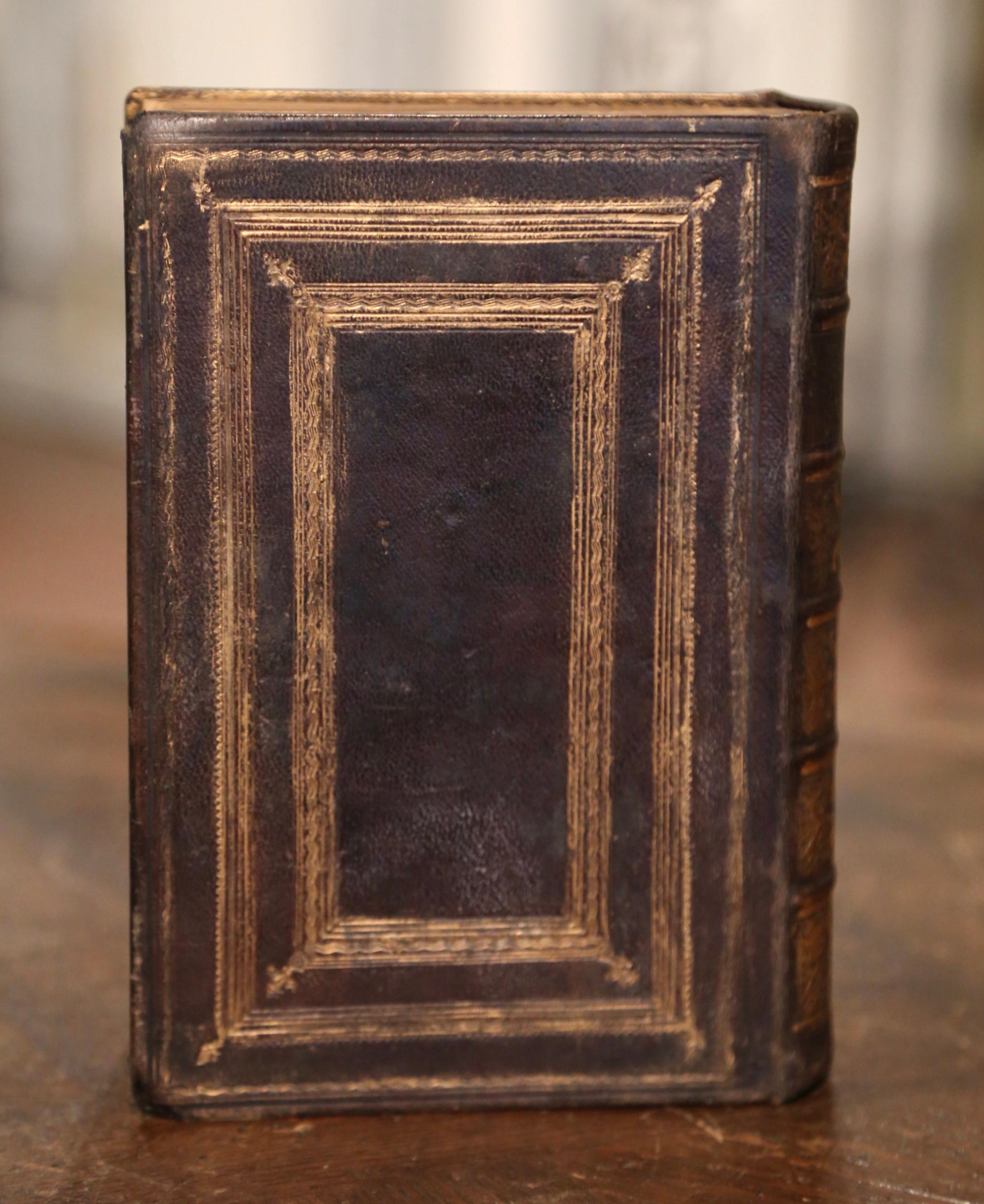 19th Century English Embossed Brown Leather Bound and Gilt Holy Bible Dated 1847 For Sale 2