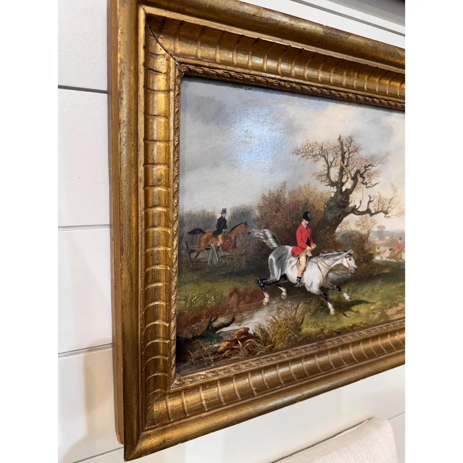 Un dipinto a olio equestre su tela del XIX secolo, di ottima qualità, raffigurante un cavallo e dei cavalieri pronti per la caccia! Questi oli su tela in cornici dorate sono realizzati in modo superbo, con un realismo accurato e dettagli anatomici