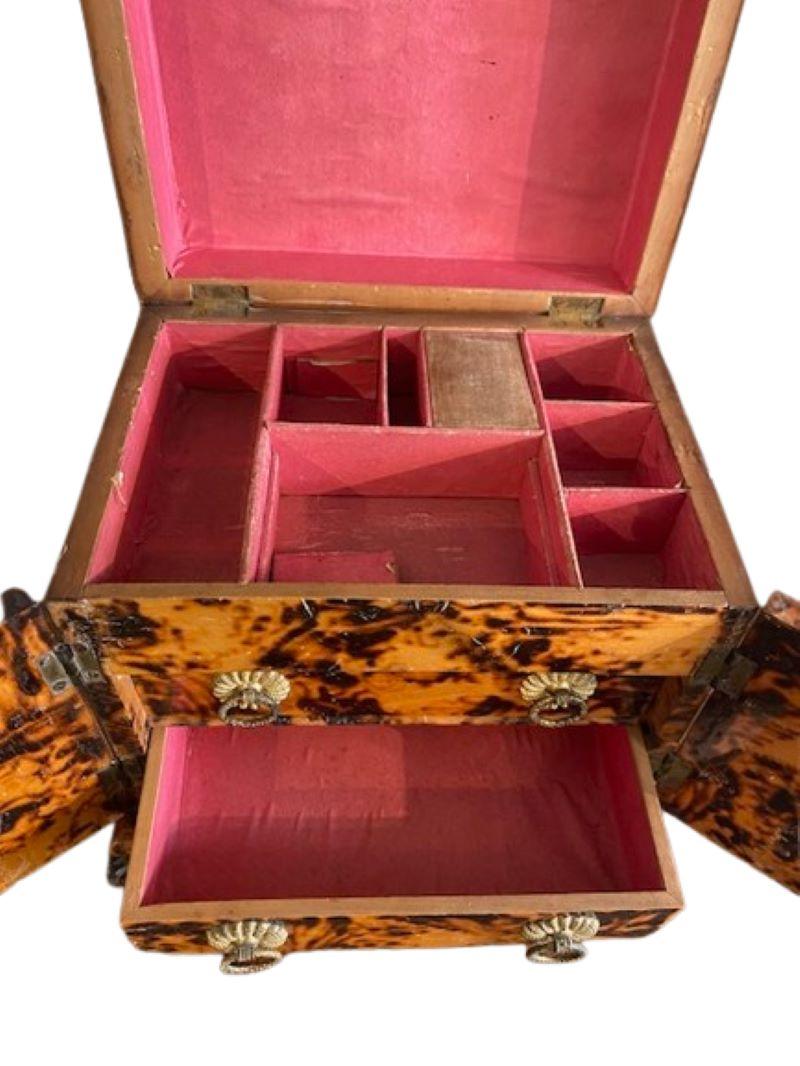 19. Jahrhundert Englisch Faux Schildpatt Grain lackiert hölzerne Kommode Box (Handgefertigt) im Angebot