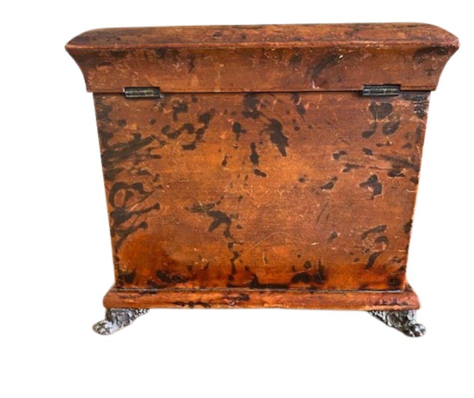 19. Jahrhundert Englisch Faux Schildpatt Grain lackiert hölzerne Kommode Box im Angebot 1