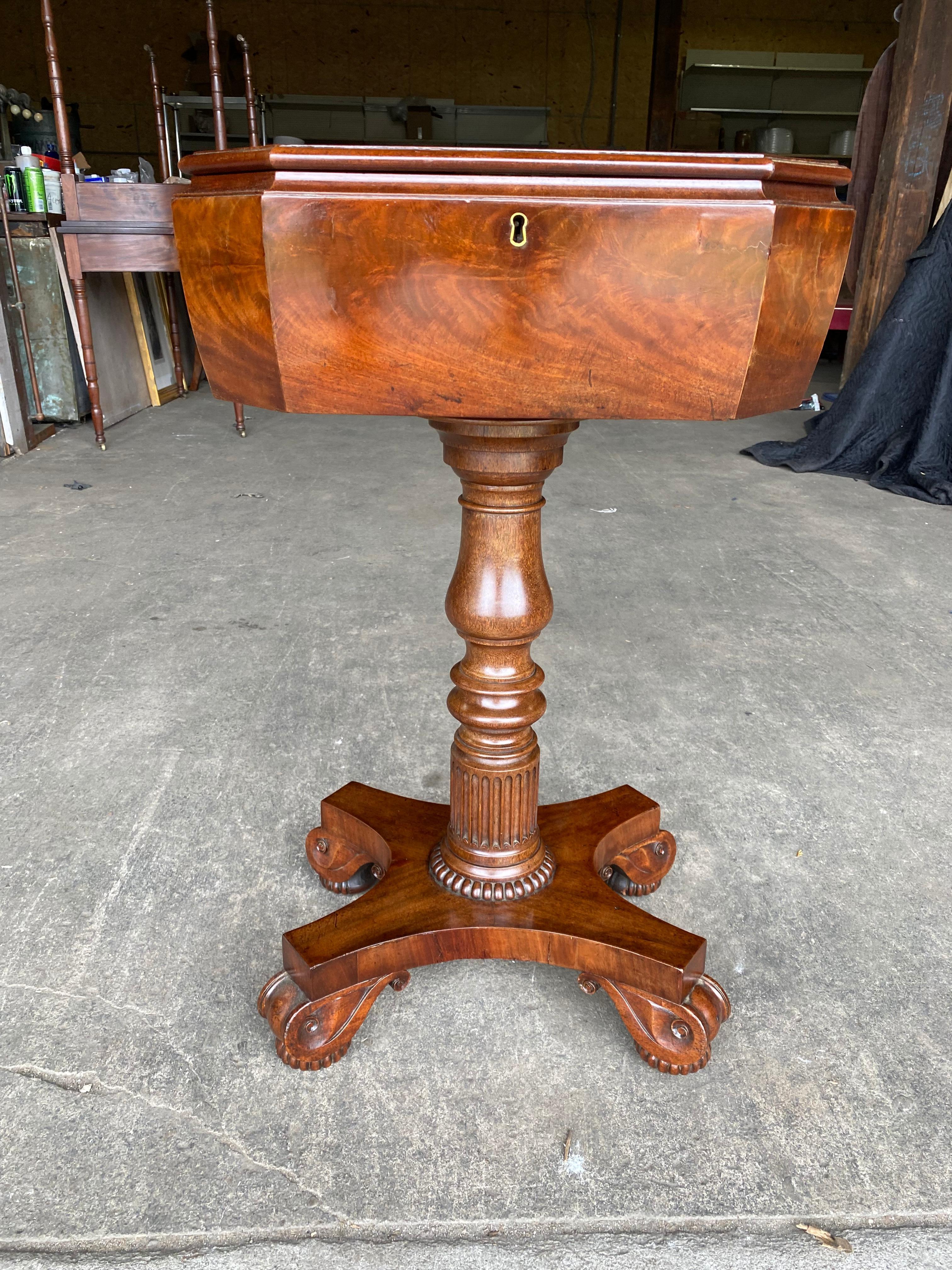 19th Century English Figured Mahogany Teapoy Side Table In Good Condition In Charleston, SC