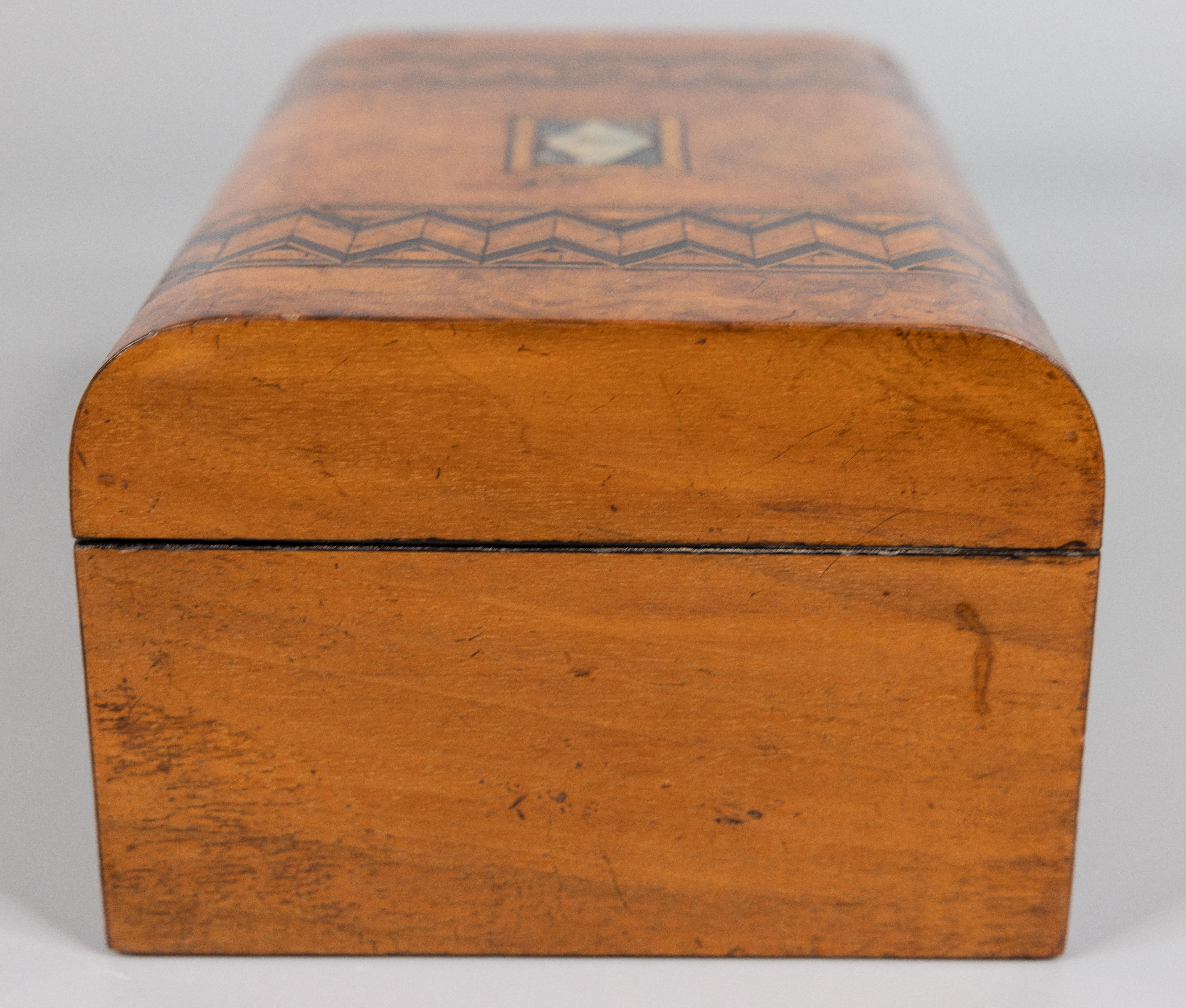 19th-Century English Figured Walnut Domed Tunbridge Box, Lock & Key In Good Condition In Pearland, TX