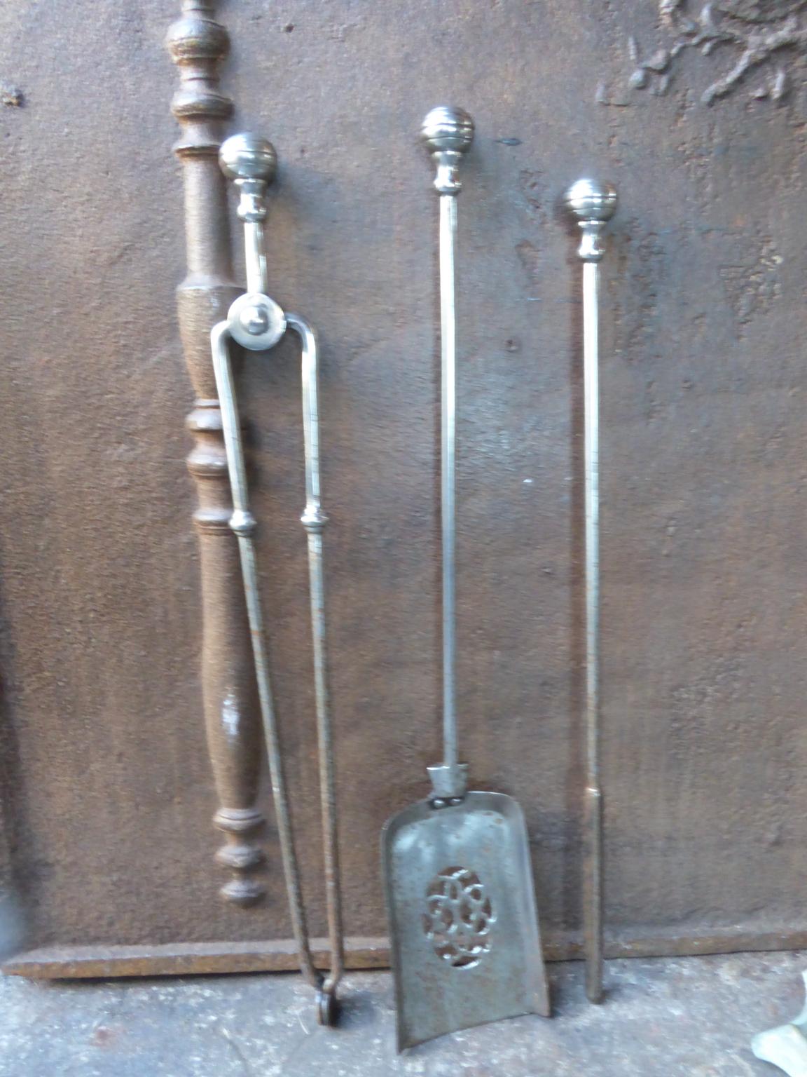 Laiton 19ème siècle Anglais Victorien Outils de feu, Ensemble d'outils de cheminée en vente