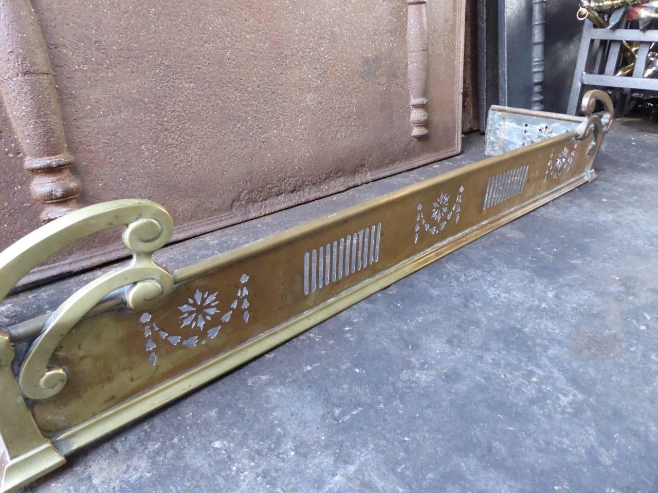 Early 20th Century English Art Nouveau Fireplace Fender For Sale 2