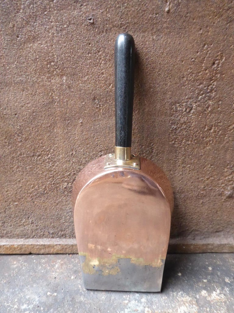 19th Century English Fireplace Shovel or Fire Shovel For Sale at 1stdibs