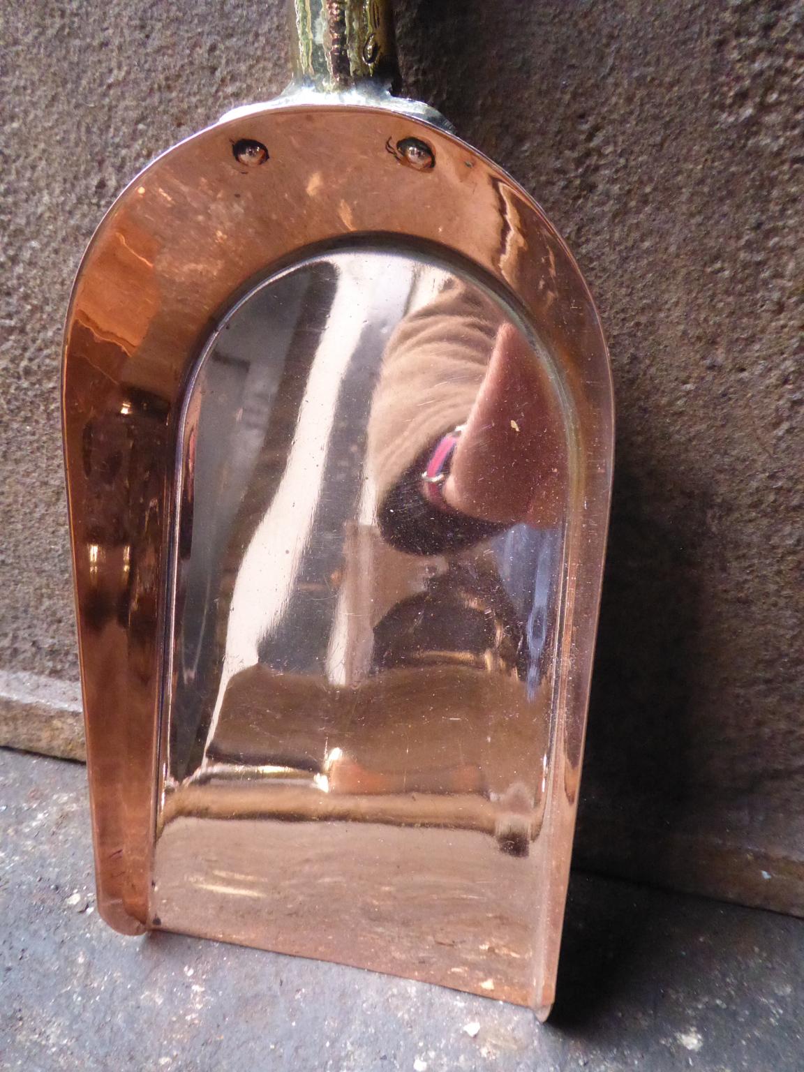 19th century English Georgian fireplace shovel made of polished brass, polished copper and wood.