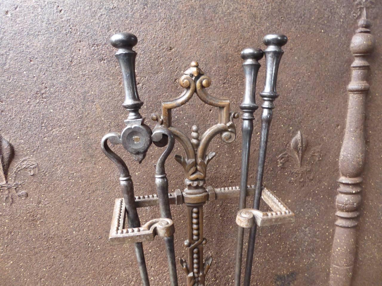 19th century English Georgian fireplace tool set - fire irons made of cast iron and wrought iron.

We have a unique and specialized collection of antique and used fireplace accessories consisting of more than 1000 listings at 1stdibs. Amongst