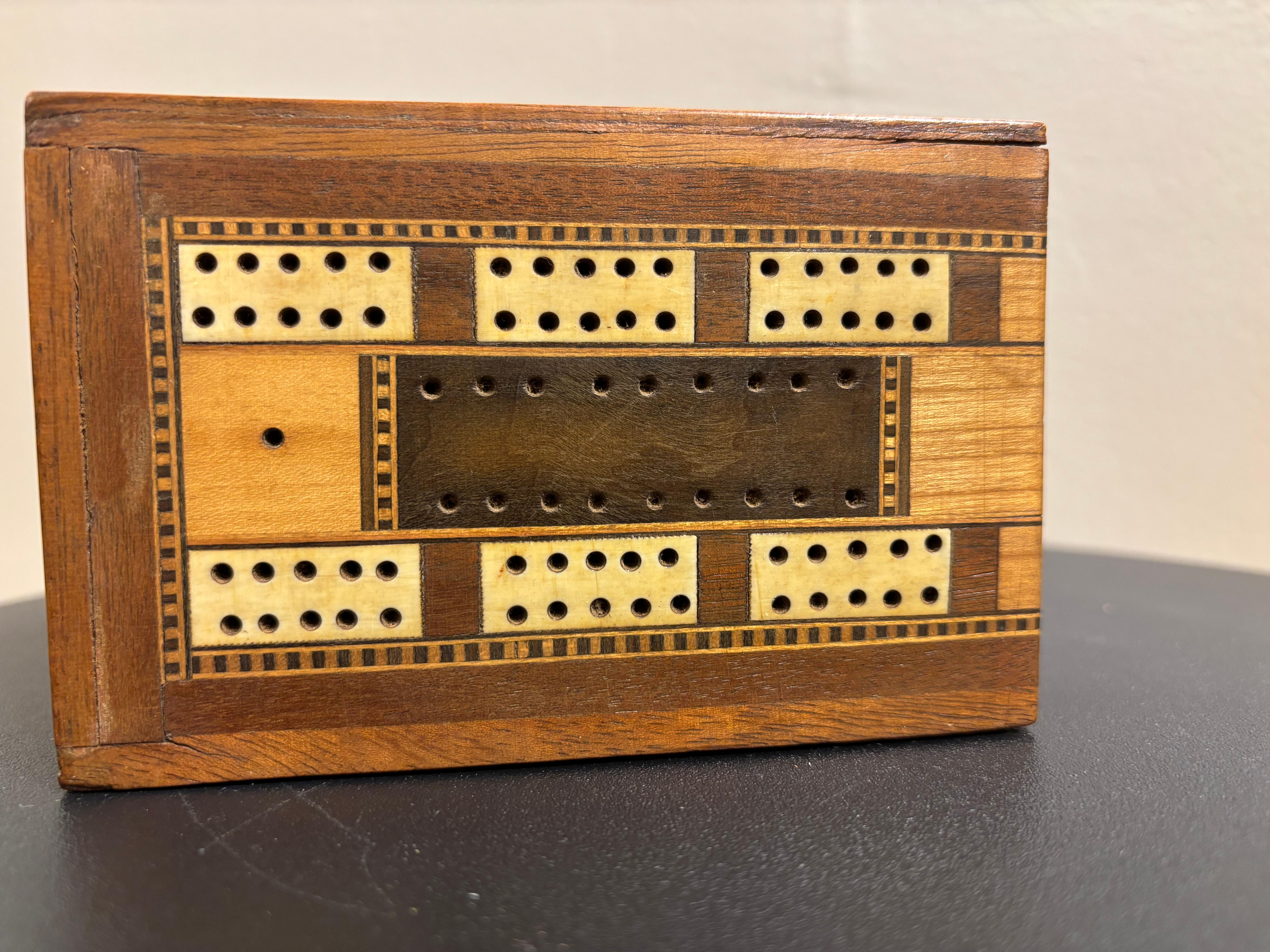 Tavola da cribbage intarsiata pieghevole inglese del XIX secolo in vendita 5