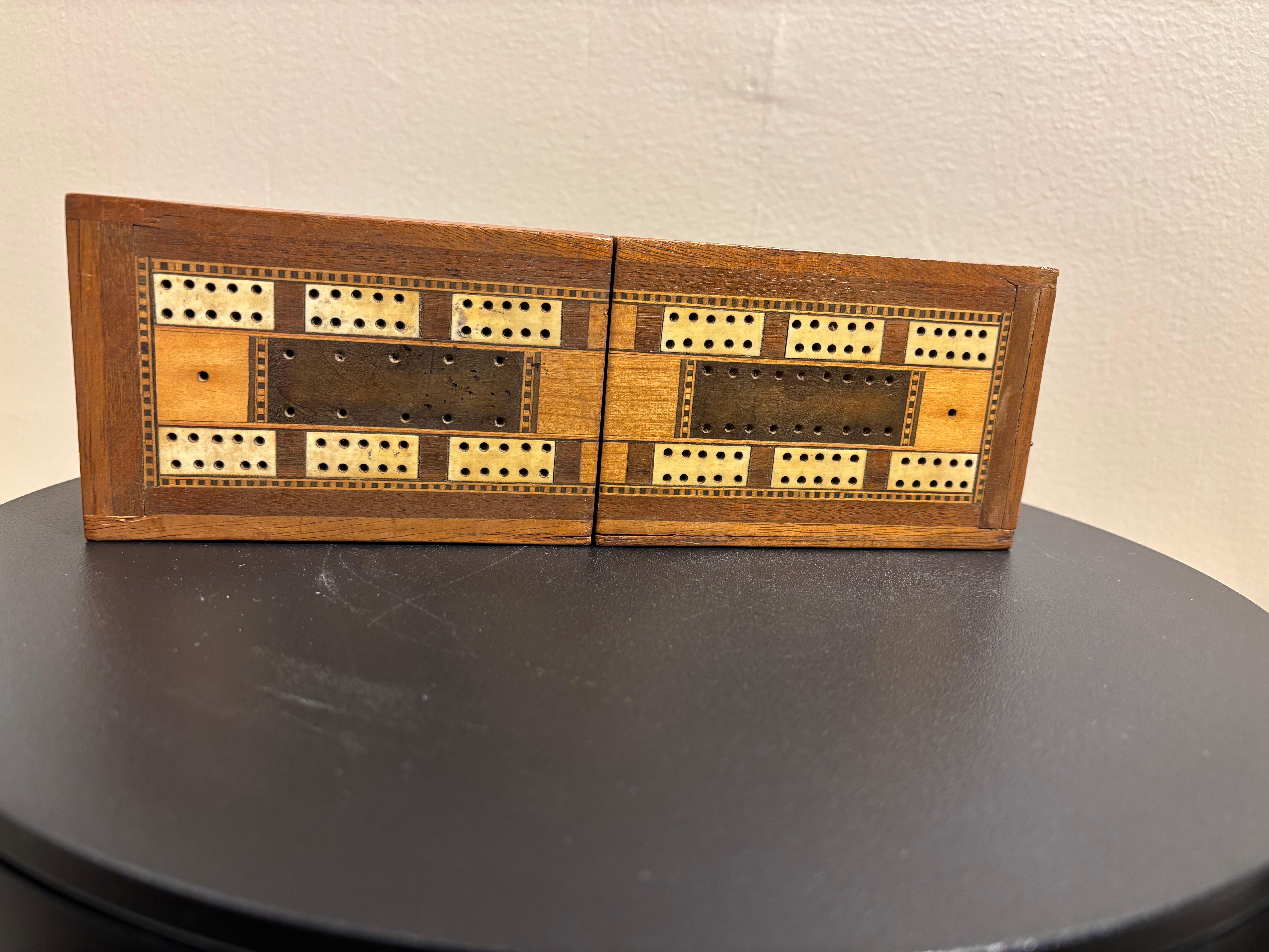 Osso Tavola da cribbage intarsiata pieghevole inglese del XIX secolo in vendita