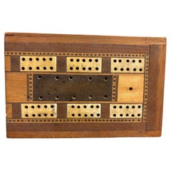 Tavola da cribbage intarsiata pieghevole inglese del XIX secolo
