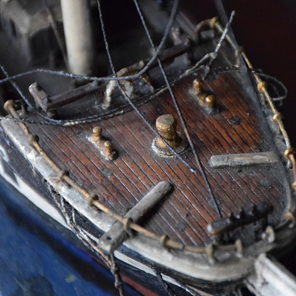 Diorama de bateau encastré d'artisanat anglais du XIXe siècle en vente 2