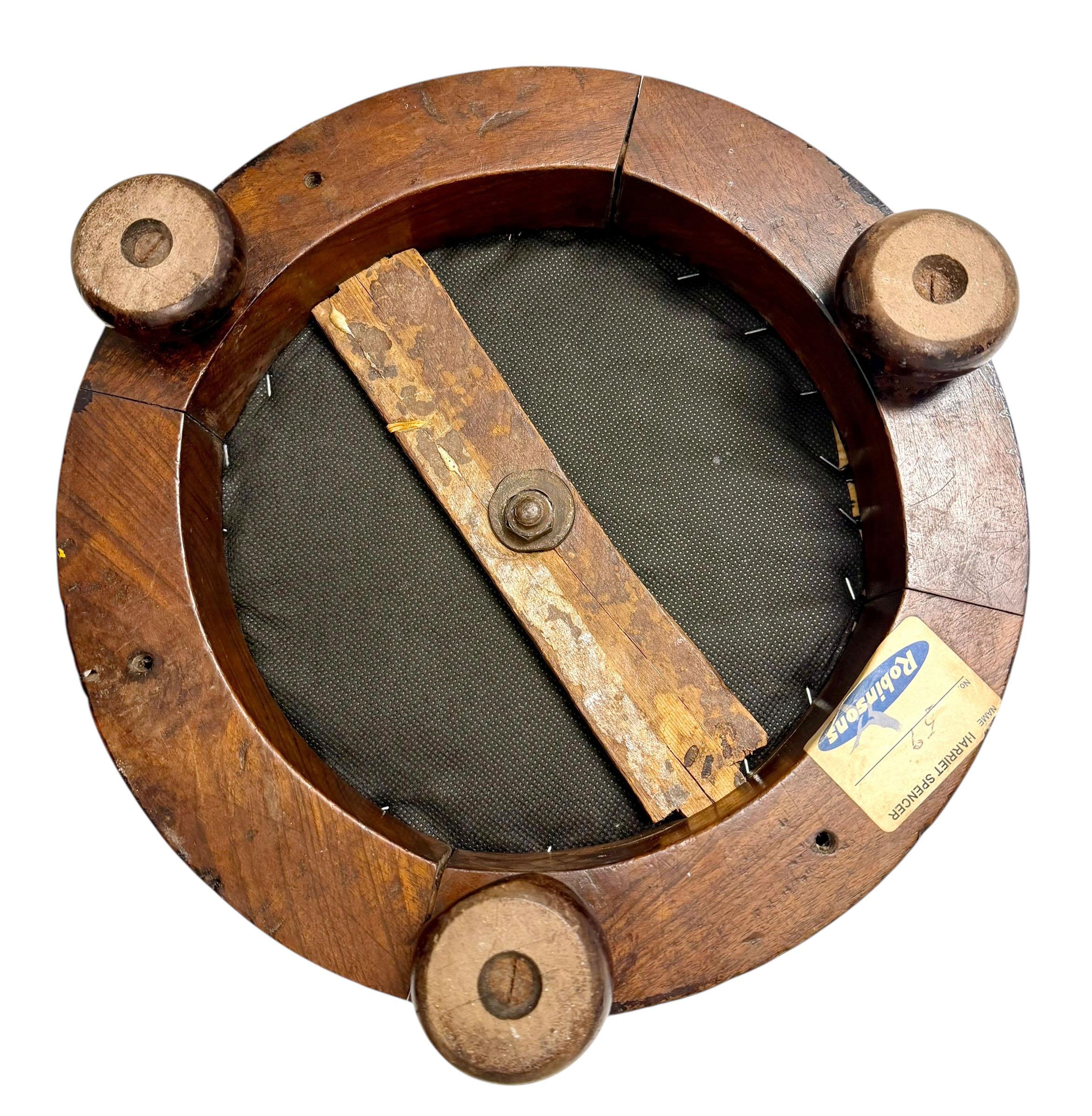 Reposapiés inglés del siglo XIX con terciopelo de leopardo Clarence House Fines del siglo XIX en venta