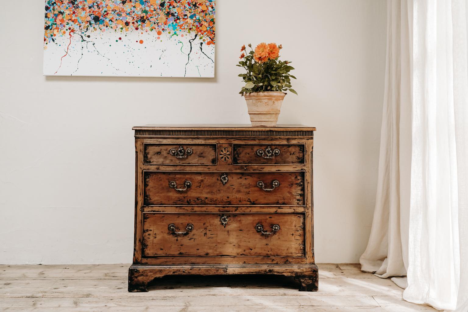 19th Century English Fruitwood Chest of Drawers In Good Condition In Brecht, BE