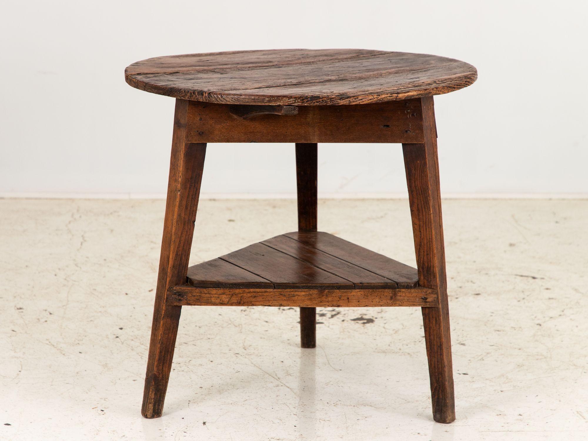 Table de pub anglaise du 19ème siècle en bois fruitier Bon état - En vente à South Salem, NY