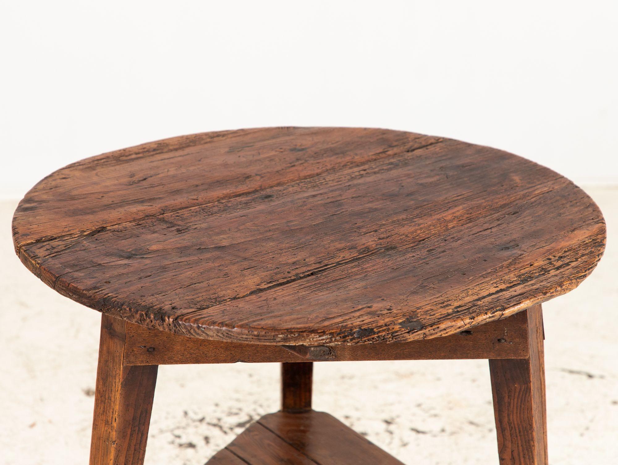 XIXe siècle Table de pub anglaise du 19ème siècle en bois fruitier en vente