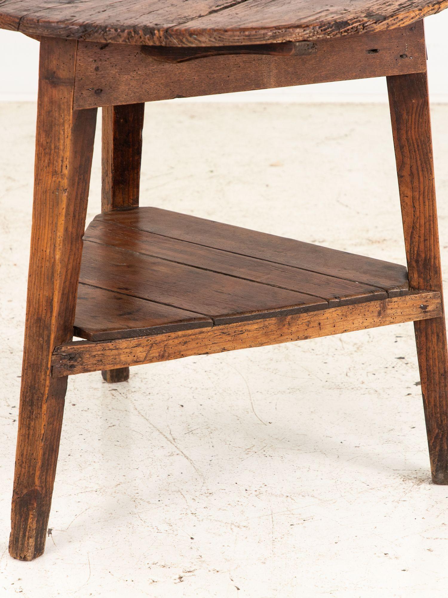 Fruitiers Table de pub anglaise du 19ème siècle en bois fruitier en vente