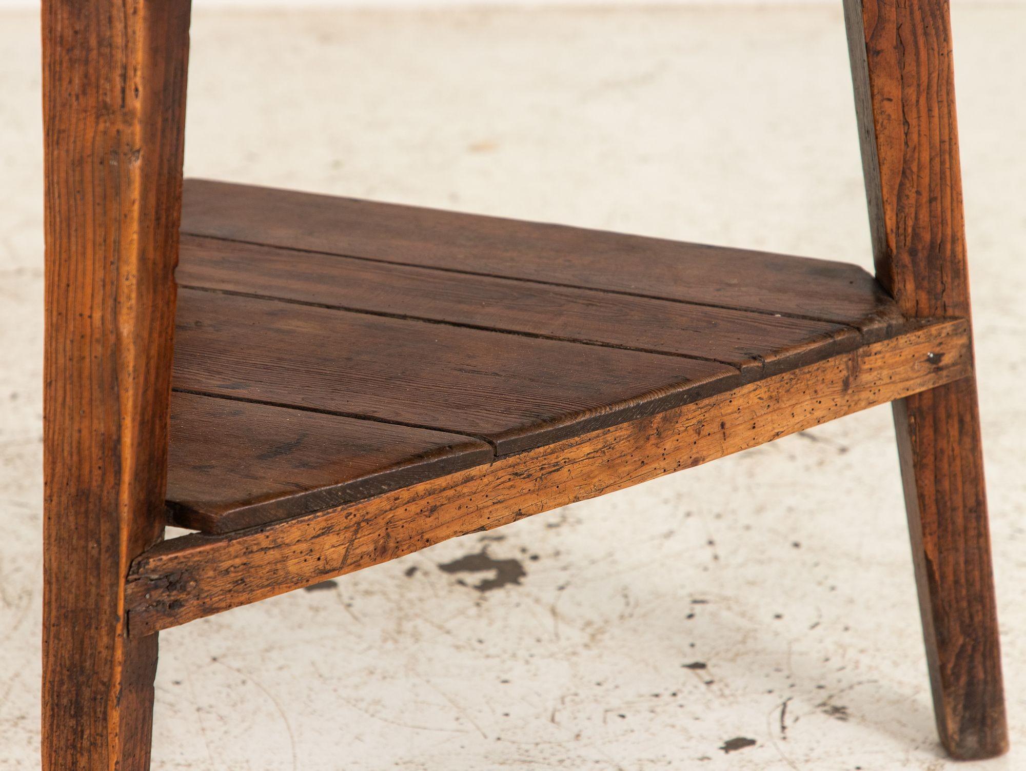 Table de pub anglaise du 19ème siècle en bois fruitier en vente 3