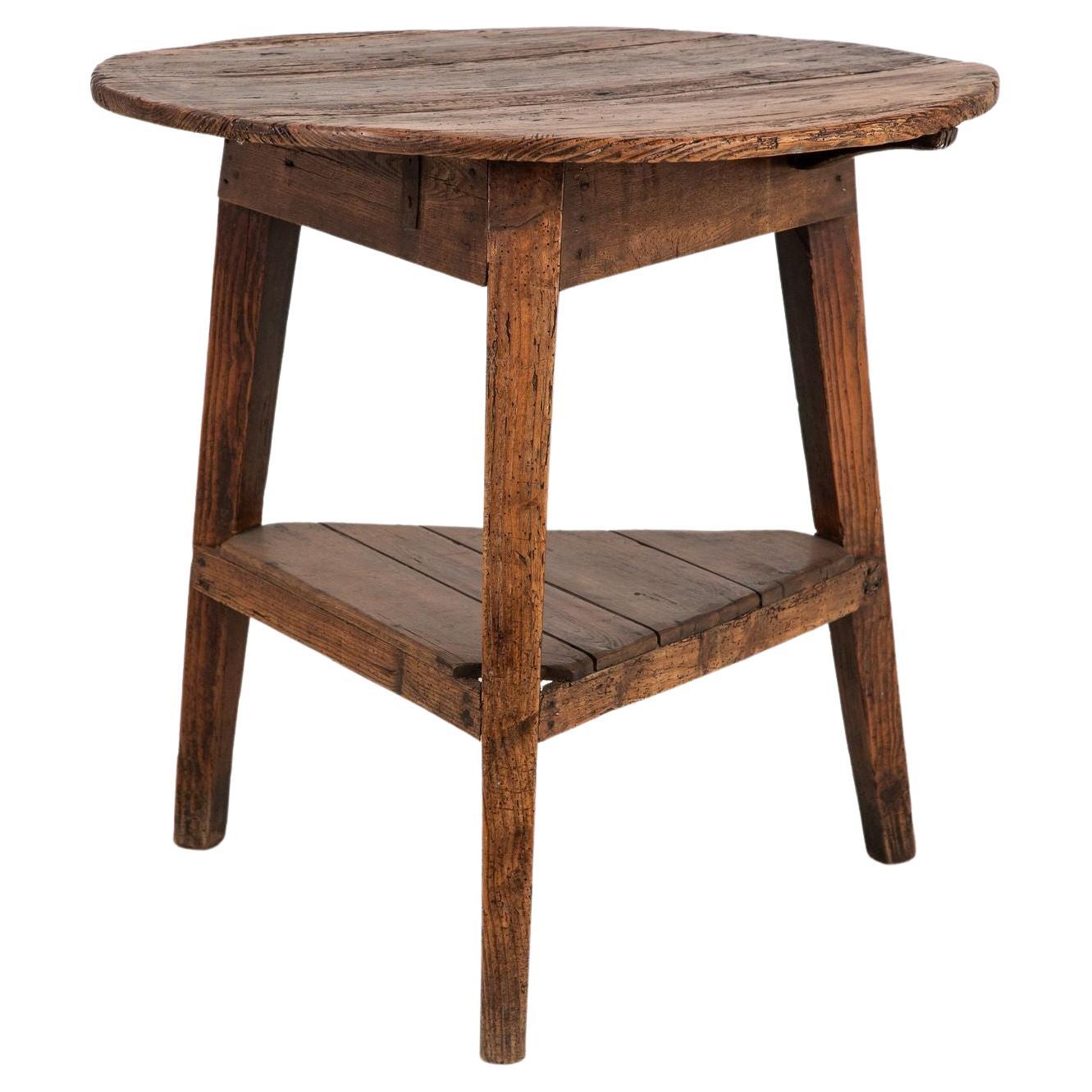 Table de pub anglaise du 19ème siècle en bois fruitier en vente
