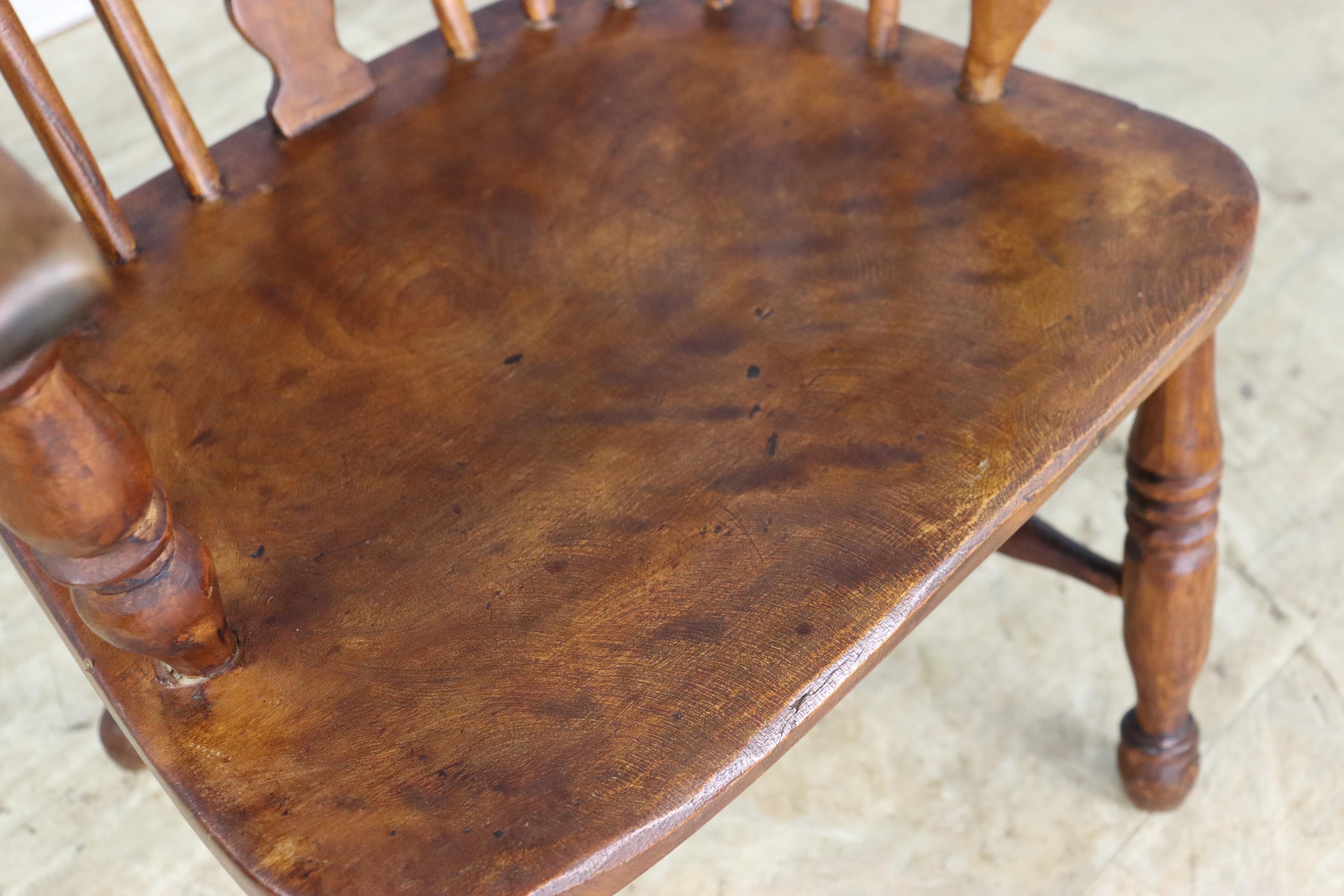 19th Century English Fruitwood Windsor Chair, Fiddleback Splat For Sale 3