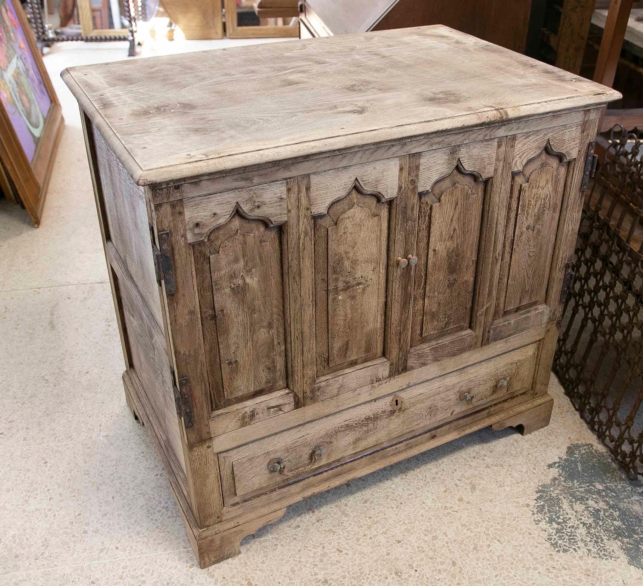 19th Century English Furniture with Doors and Drawer in the Tone of its Wood In Good Condition For Sale In Marbella, ES