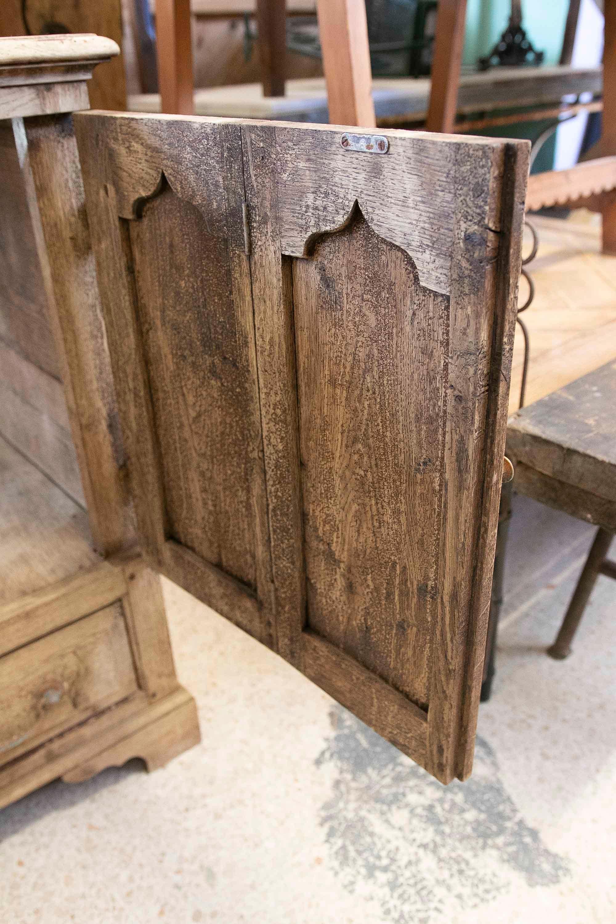 Englische Möbel des 19. Jahrhunderts mit Türen und Schublade in der Farbgebung des Holzes im Angebot 5