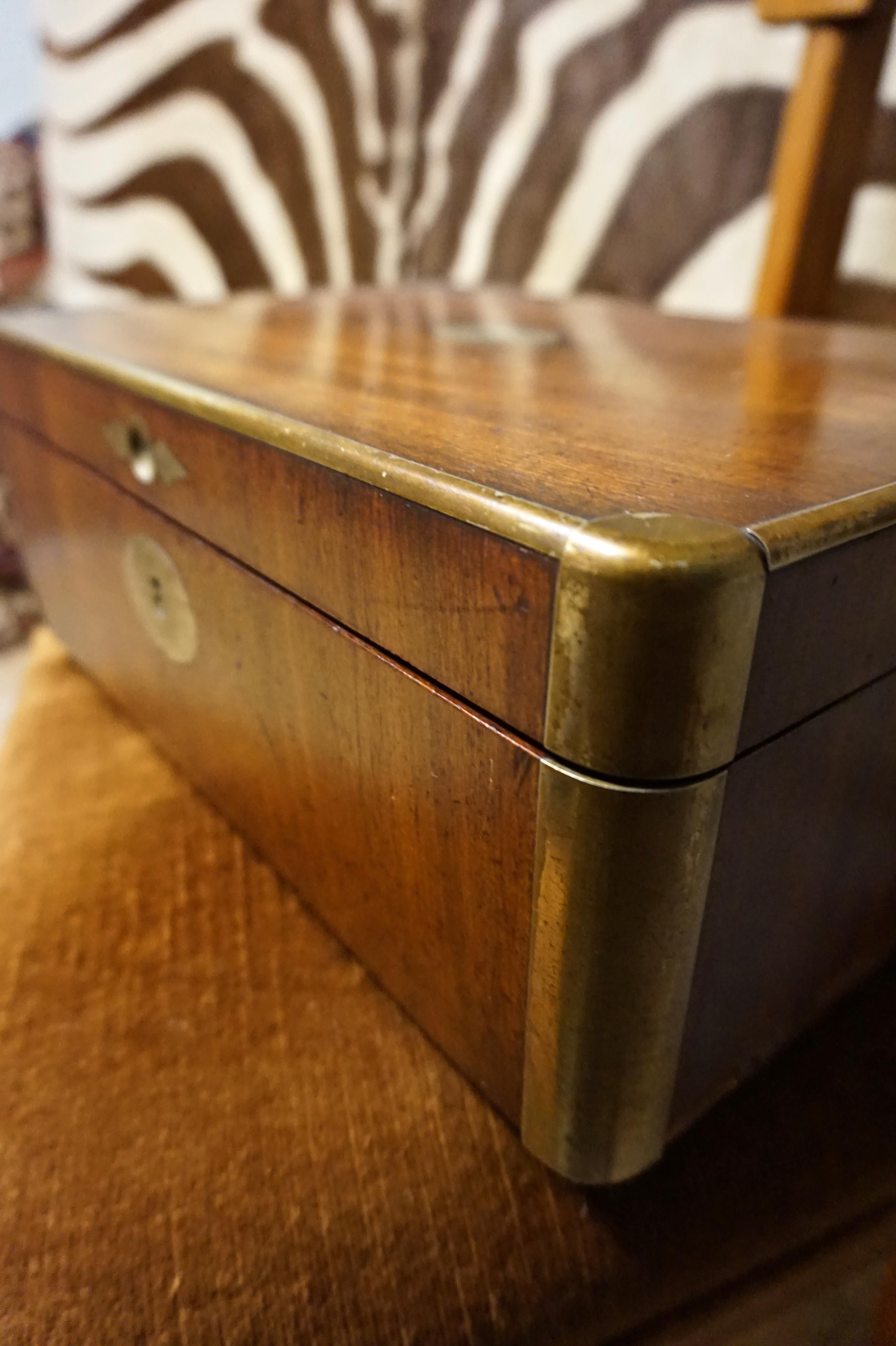 19th Century English Gentleman's Mahogany and Brass Campaign Jewelry Box In Good Condition For Sale In Vancouver, British Columbia